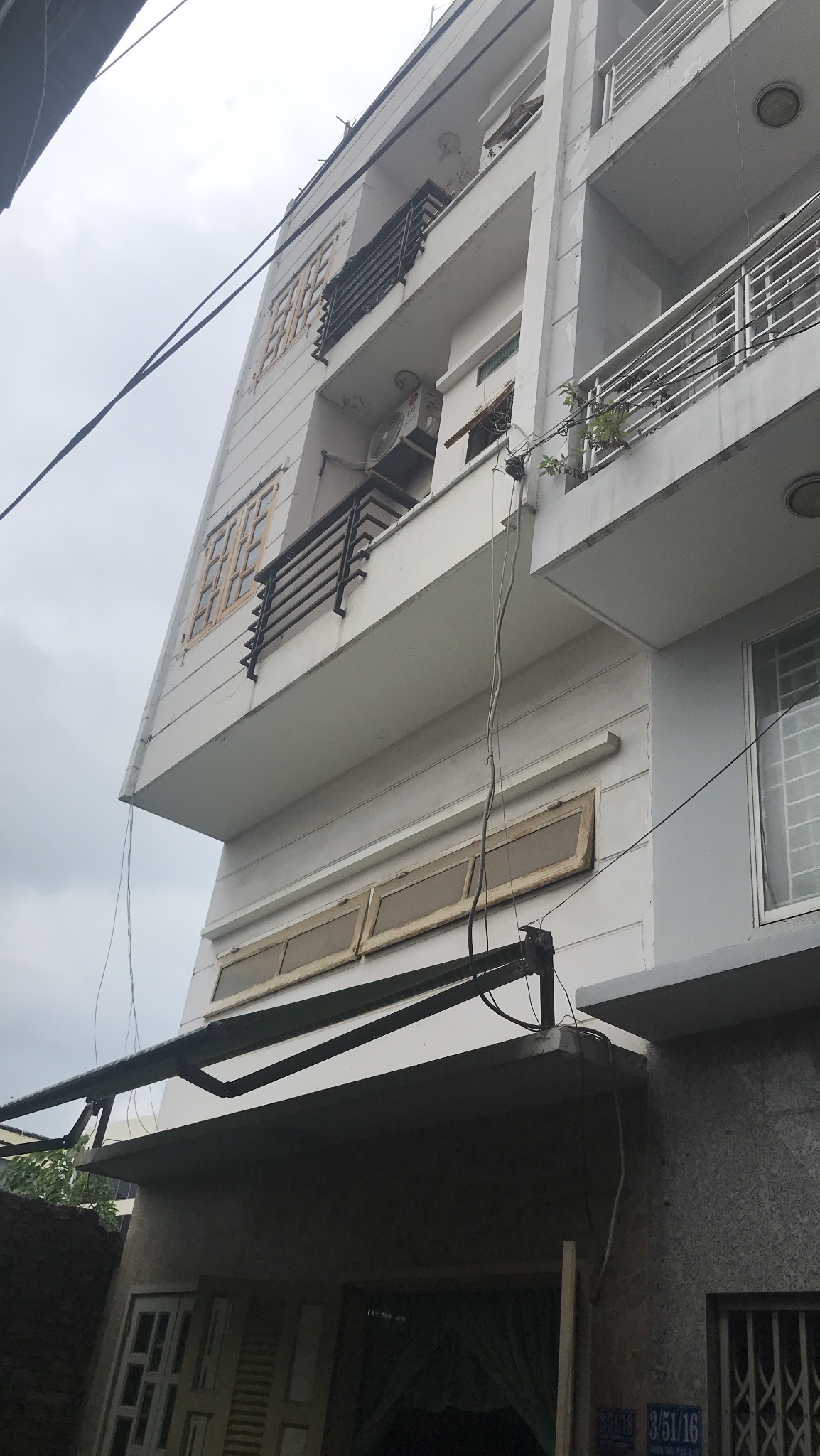 Nhà đường Thành Thái, Quận 10 xe hơi đậu trước nhà 4 tầng, 6 phòng giá 6.5 tỷ.