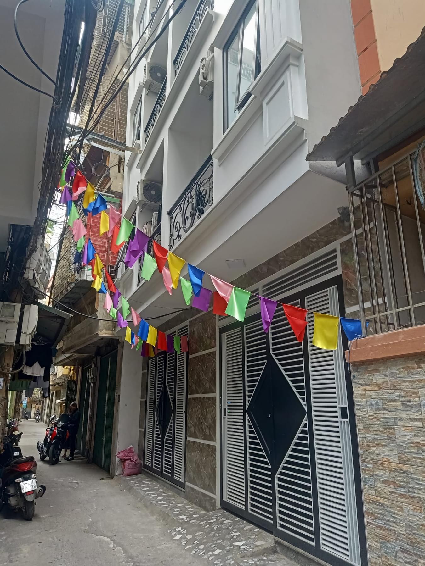 Căn hộ cho thuê 15 phòng, khai thác trên 100tr/th, 80m2, 6 tầng, mặt tiền khủng, 20m ra ô tô đỗ