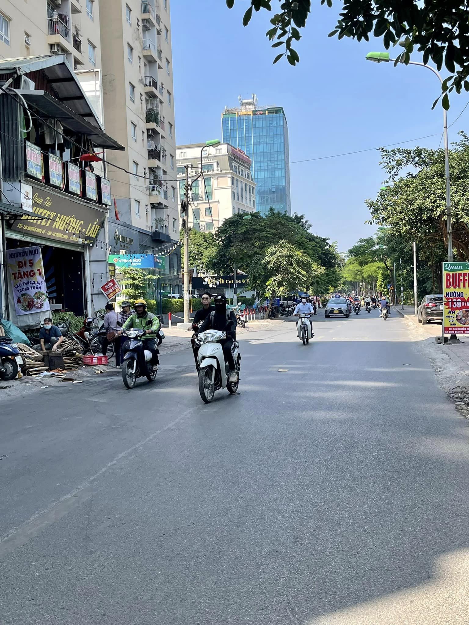 Biệt Thự Mặt Phố Nguyễn Ngọc Vũ_Lô Góc 2 Mặt Tiền 8m và 9m_3 Thoáng_Đẹp Ở Sướng_KD Đỉnh