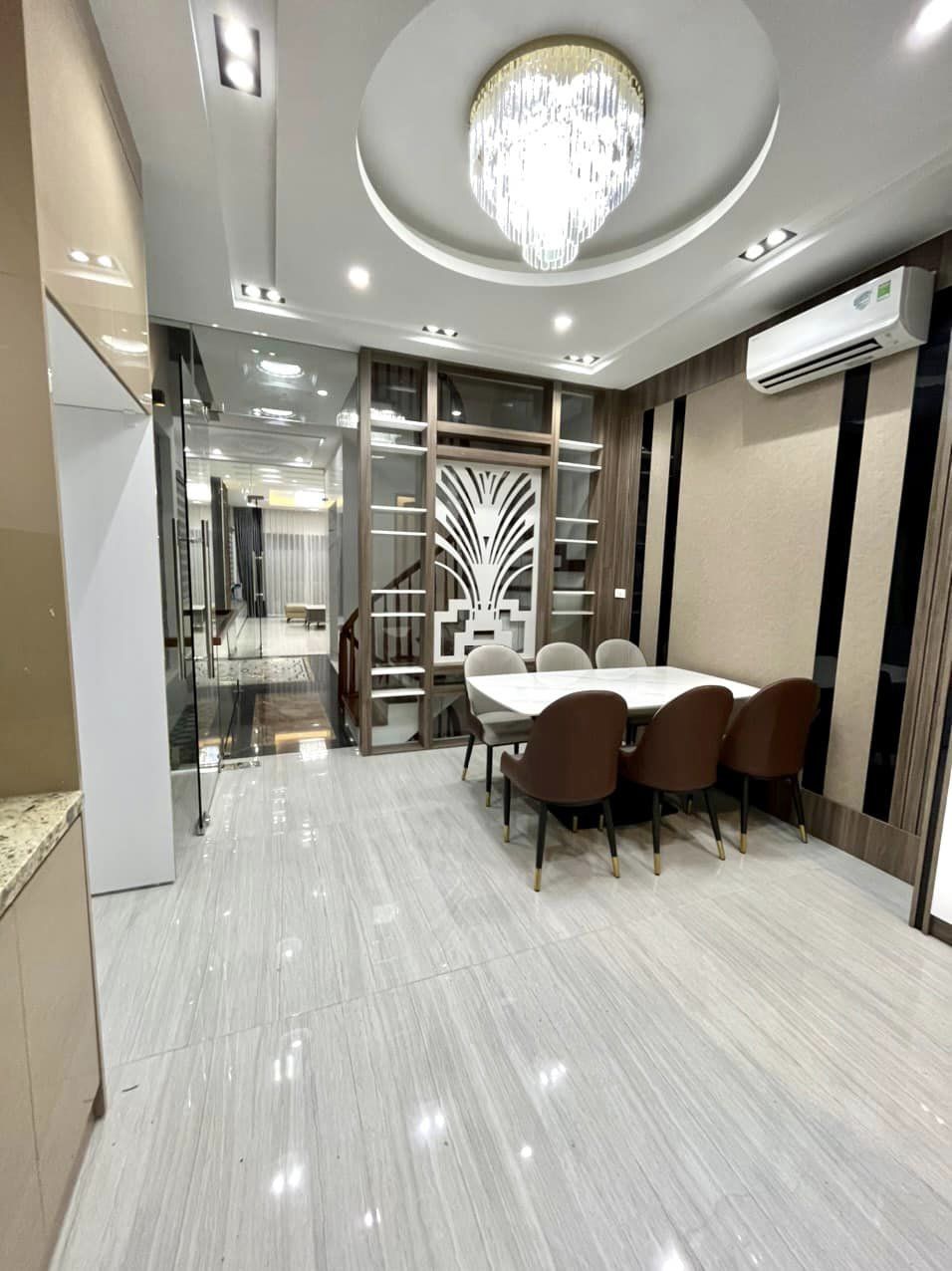 Bán nhà 85m2 phố Âu Cơ, Tây Hồ Lô góc Gara 2 Ô tô Thang máy 6 ngủ 9.6 Tỷ