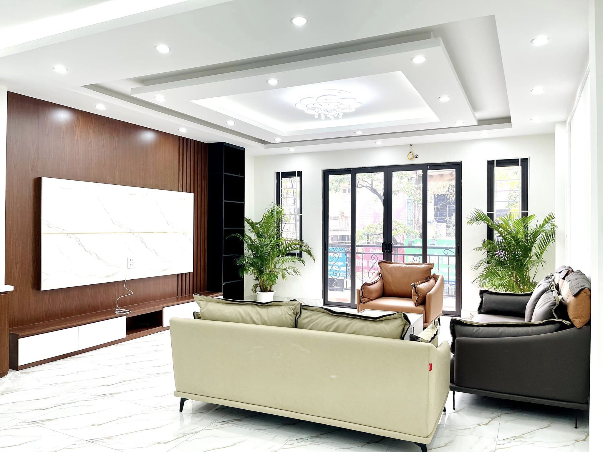 BÁN KHÁCH SẠN 7 TẦNG THANG MÁY MẶT PHỐ LỚN QUẬN HAI BÀ TRƯNG- VỈA HÈ RỘNG DÒNG TIỀN ỔN ĐỊNH