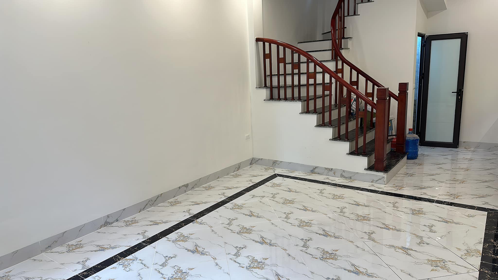 Bán nhà 47m2 phố Âu Cơ, Tây Hồ Dân xây 5 phòng ngủ Ô tô tránh 10m 4.5 Tỷ