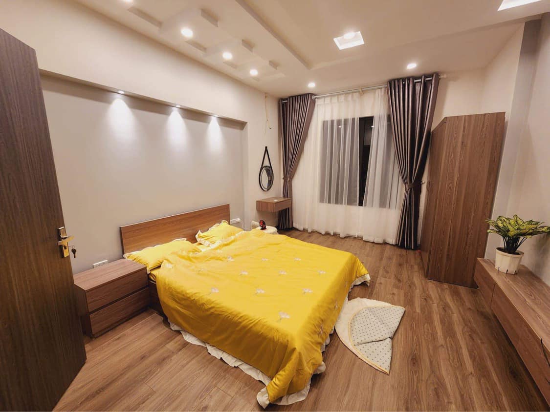 Bán căn nhà 38m2 phố Yên Phụ, Tây Hồ Dân xây 5 phòng 1 nhà ra phố 3.3 Tỷ