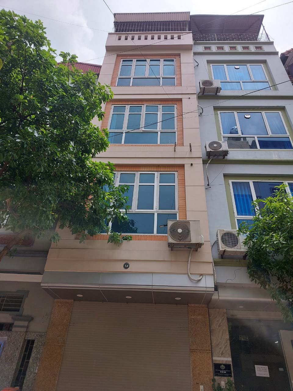 BÁN NHÀ ĐẸP, KHU PHÂN LÔ, VỈA HÈ, KINH DOANH, VĂN PHÒNG, QUẬN CẦU GIẤY, GẦN CÁC TRƯỜNG ĐẠI HỌC.