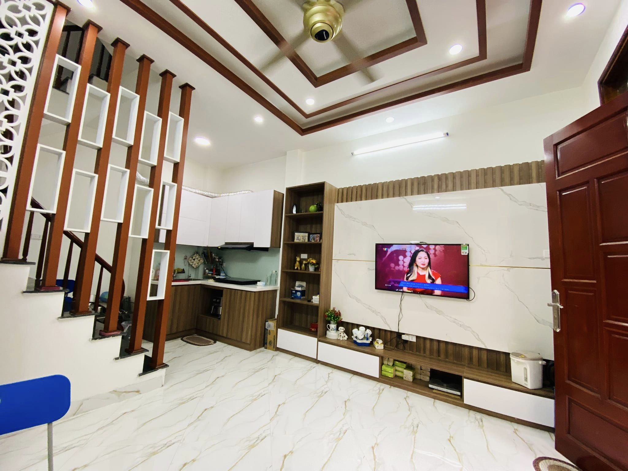 BÁN NHÀ 6 TẦNG VŨ TRỌNG PHỤNG THANH XUÂN, NGÕ THÔNG GẦN PHỐ, NHÀ ĐẸP Ở NGAY.