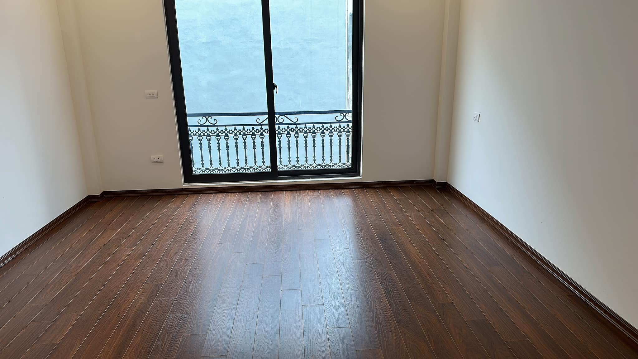 Bán ngôi nhà 46m2 phố Âu Cơ, Tây Hồ Dân xây 5 ngủ 10m Mặt phố 4.8 Tỷ