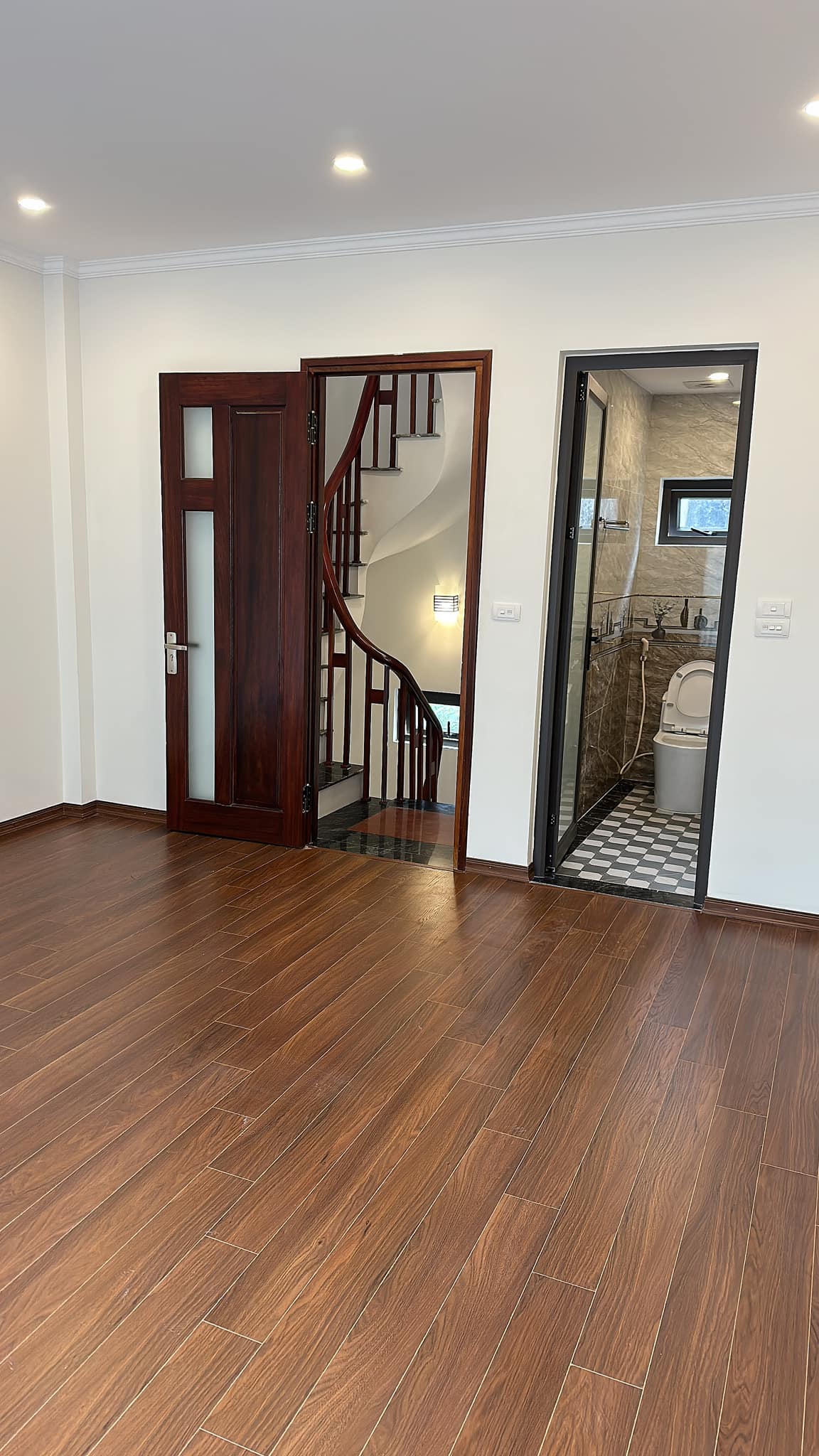 Bán căn nhà 46m2 phố Âu Cơ, Tây Hồ Dân xây 5 phòng ngủ Ô tô tránh 10m 4.8 Tỷ