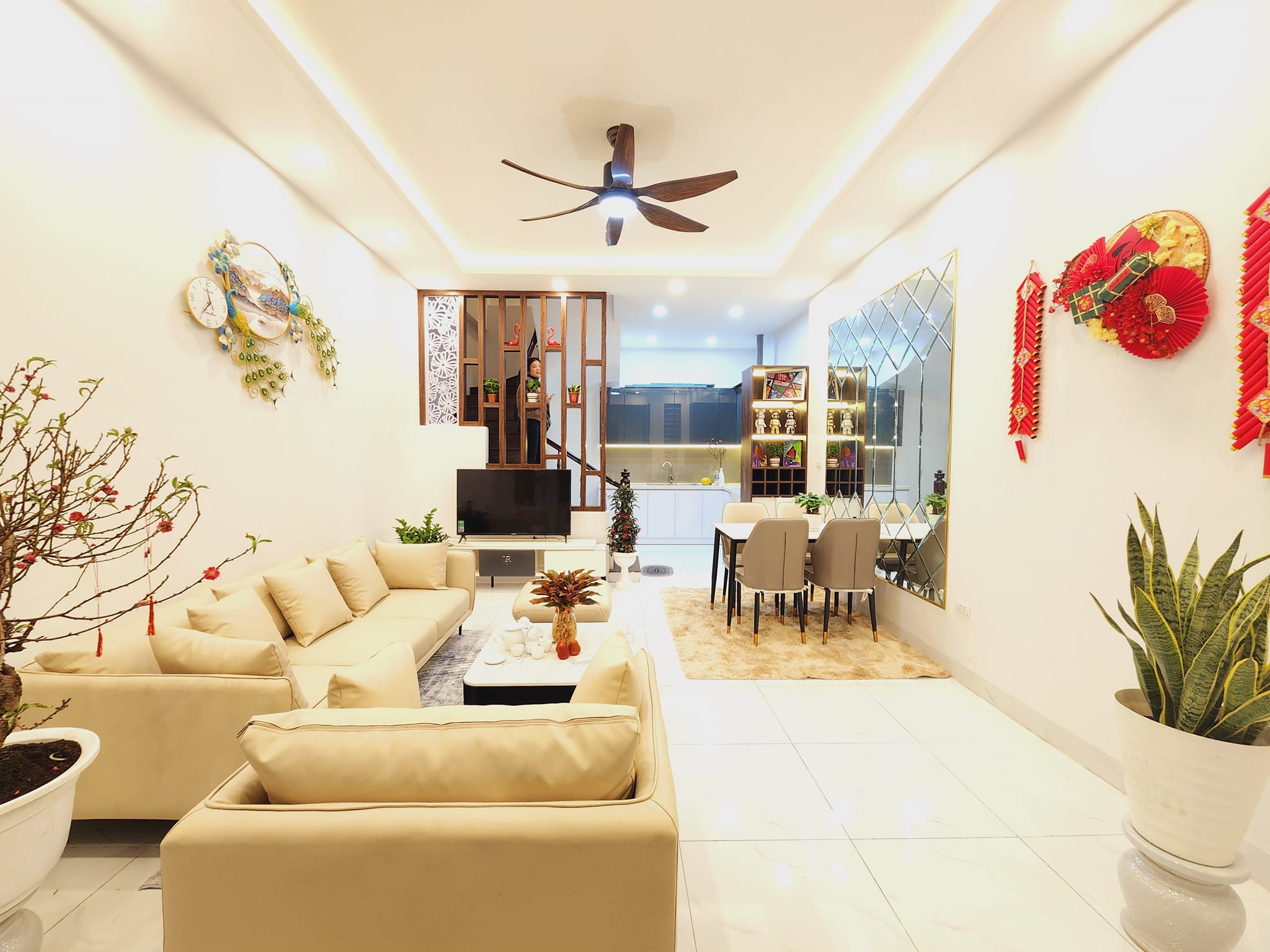 NHÀ HIẾM- LÔ GÓC 4 TẦNG TÔ HIỆU, Ô TÔ ĐỖ CỬA, DT 44M GIÁ 5.1 TỶ.