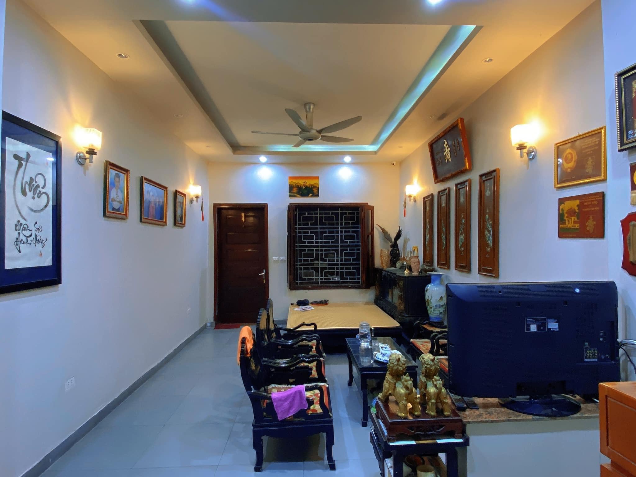 Bán Nhà Phạm Ngọc Thạch, Đống Đa, Lô Góc, Phân Lô, Ô Tô đỗ Cửa, DT 76m2, Giá 15,5 Tỷ