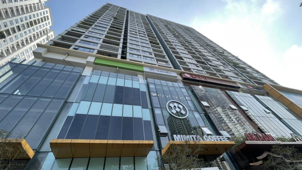 Bán Shophouse Chân Đế 4 tầng Mặt Phố Nguyễn Văn Huyên 90m - 4T - MT 8m - 33 tỷ