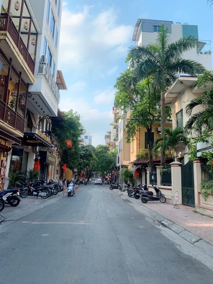 BÁN NHÀ MẶT PHỐ CHÂU LONG- BA ĐÌNH LÔ GÓC - VỈA HÈ THANG MÁY - KINH DOANH - GIÁ NHỈNH 30 TỶ
