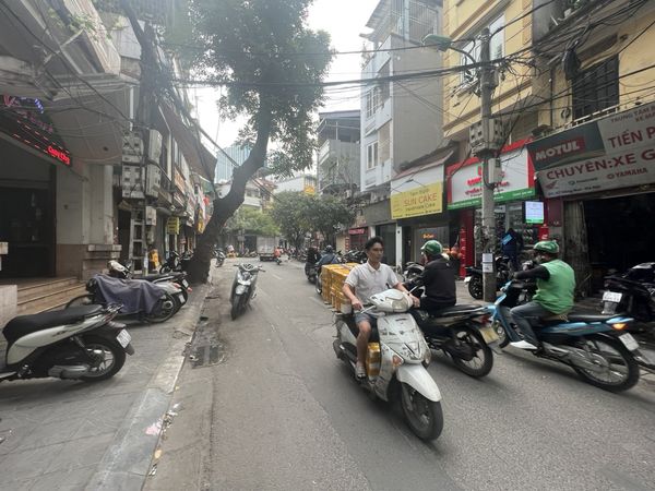 MẶT PHỐ - OTO TRÁNH – VỈA HÈ 2 BÊN – KINH DOANH SẦM UẤT