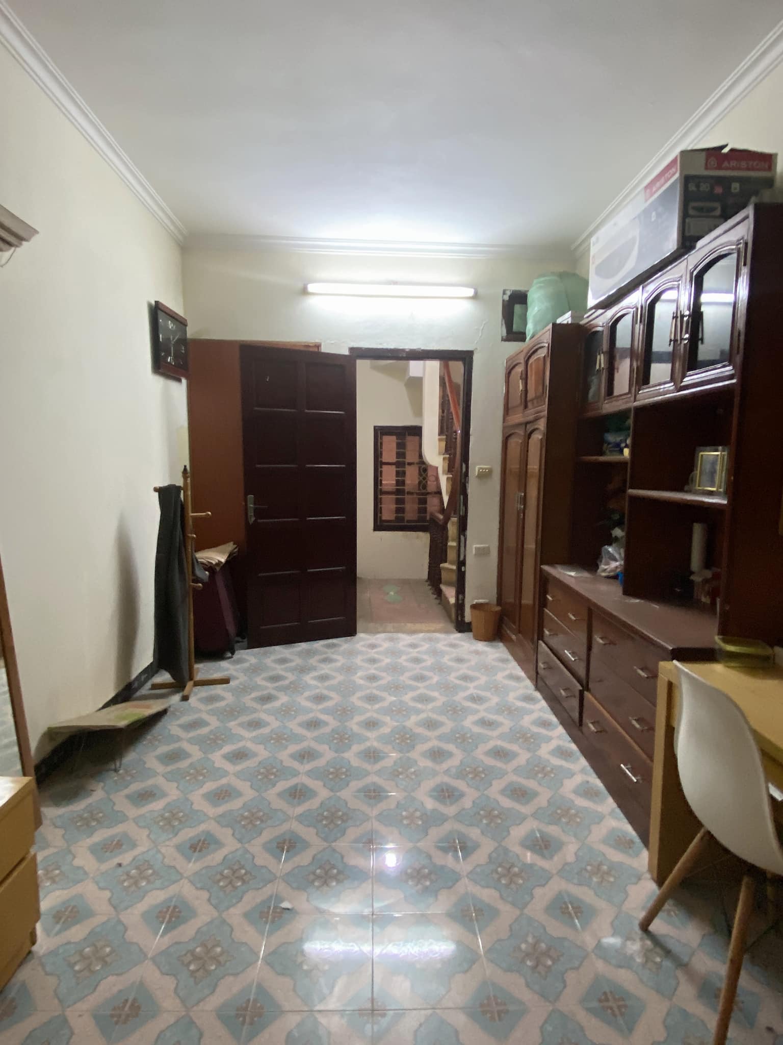 Nhà mặt phố Lê Thanh Nghị, có vỉa hè, cần bán gấp gấp.