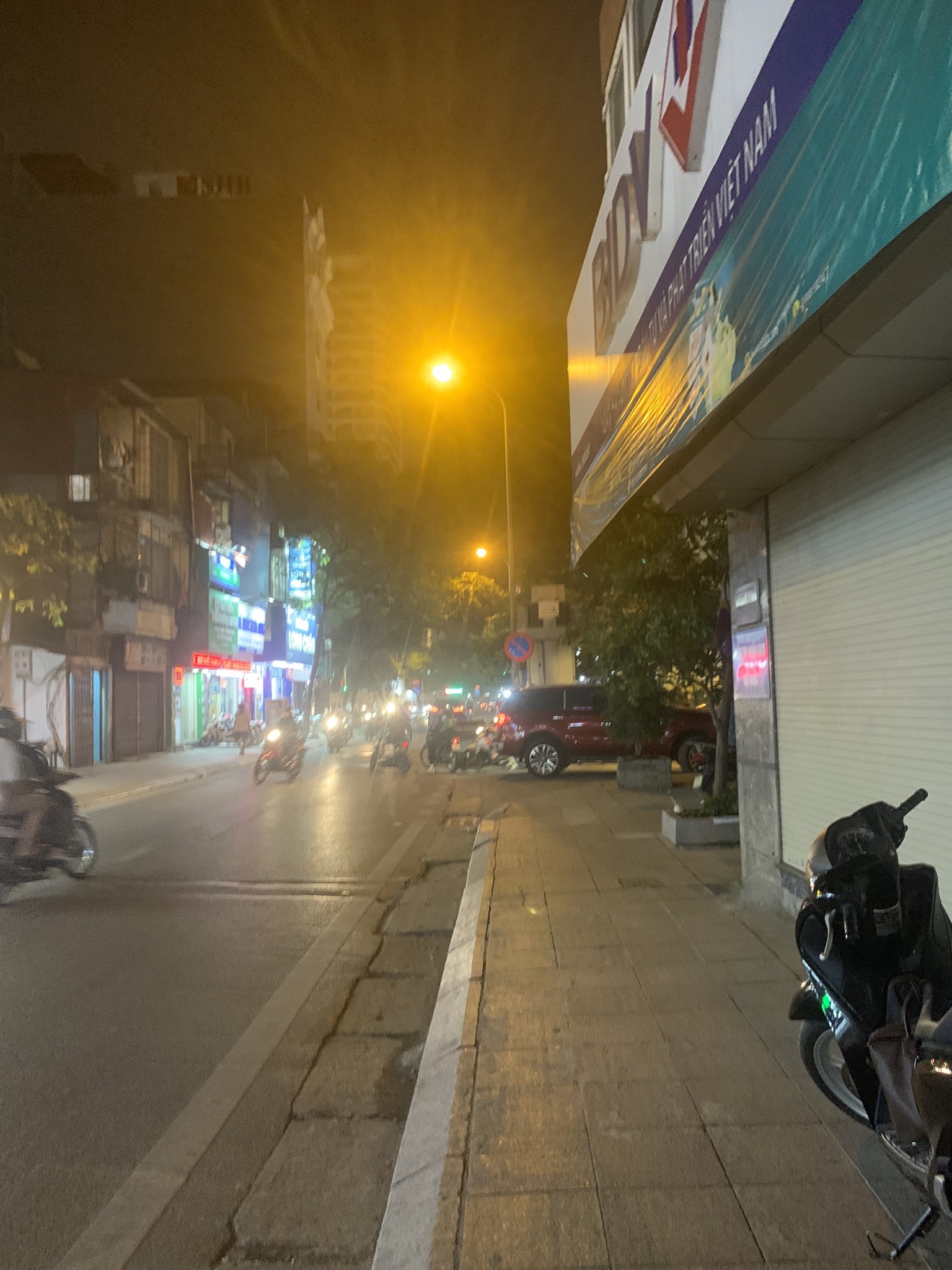 TRUNG TÂM BA ĐÌNH - KINH DOANH - MẶT NGÕ- Ô TÔ TRÁNH- VỈA HÈ