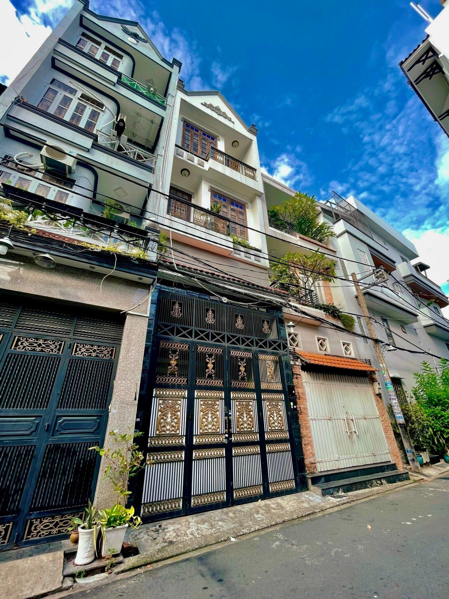 Bán nhà khu vip đường 8m Gò Dầu,DT:4x20m đúc 3 lầu giá 9.2 tỷ