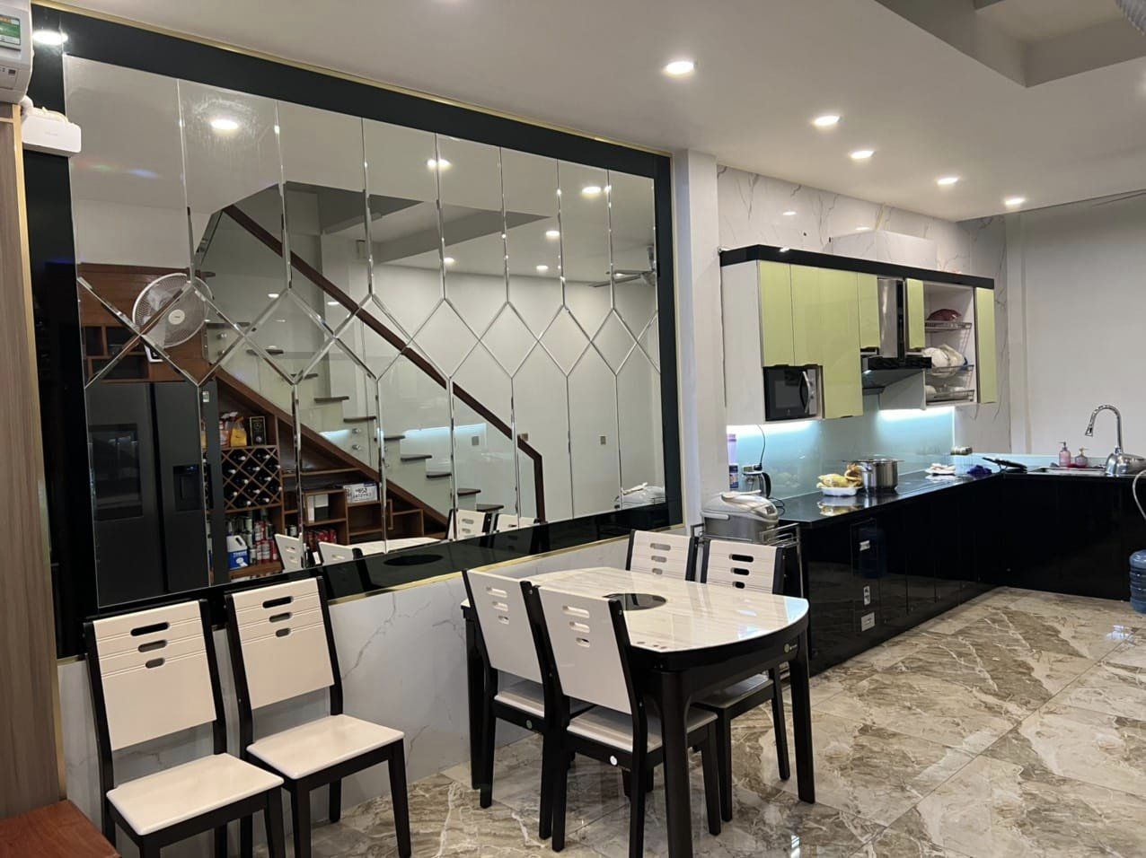 Bán Nhà mặt Phố Nguyễn Khang Cầu giấy 65 m 6 tầng MT4.5 m Giá 26.5 Tỷ