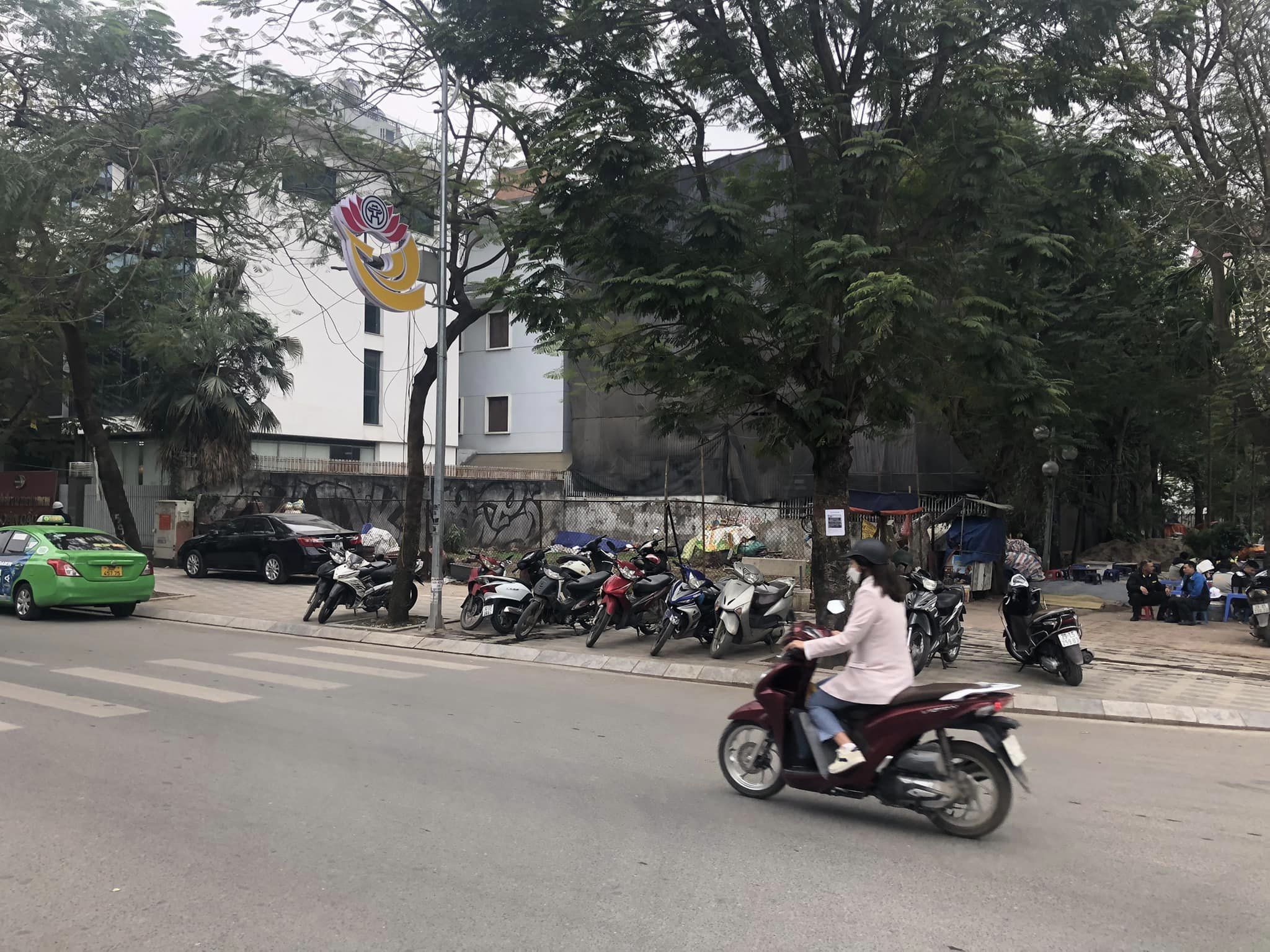 Bán mảnh đất vàng phố Yên Hòa giao với Trung Kính quận Cầu Giấy ,kinh doanh,ô tô tránh. 233m2 x 8m mặt tiền x 30 tỷ