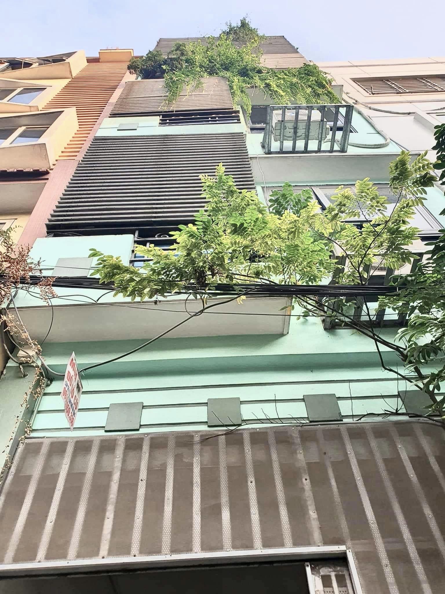 Bán nhà Nam Dư, Lĩnh Nam, ô tô vào nhà, 6 phòng ngủ, có ô chờ thang máy. Giá chỉ có 6 tỷ.