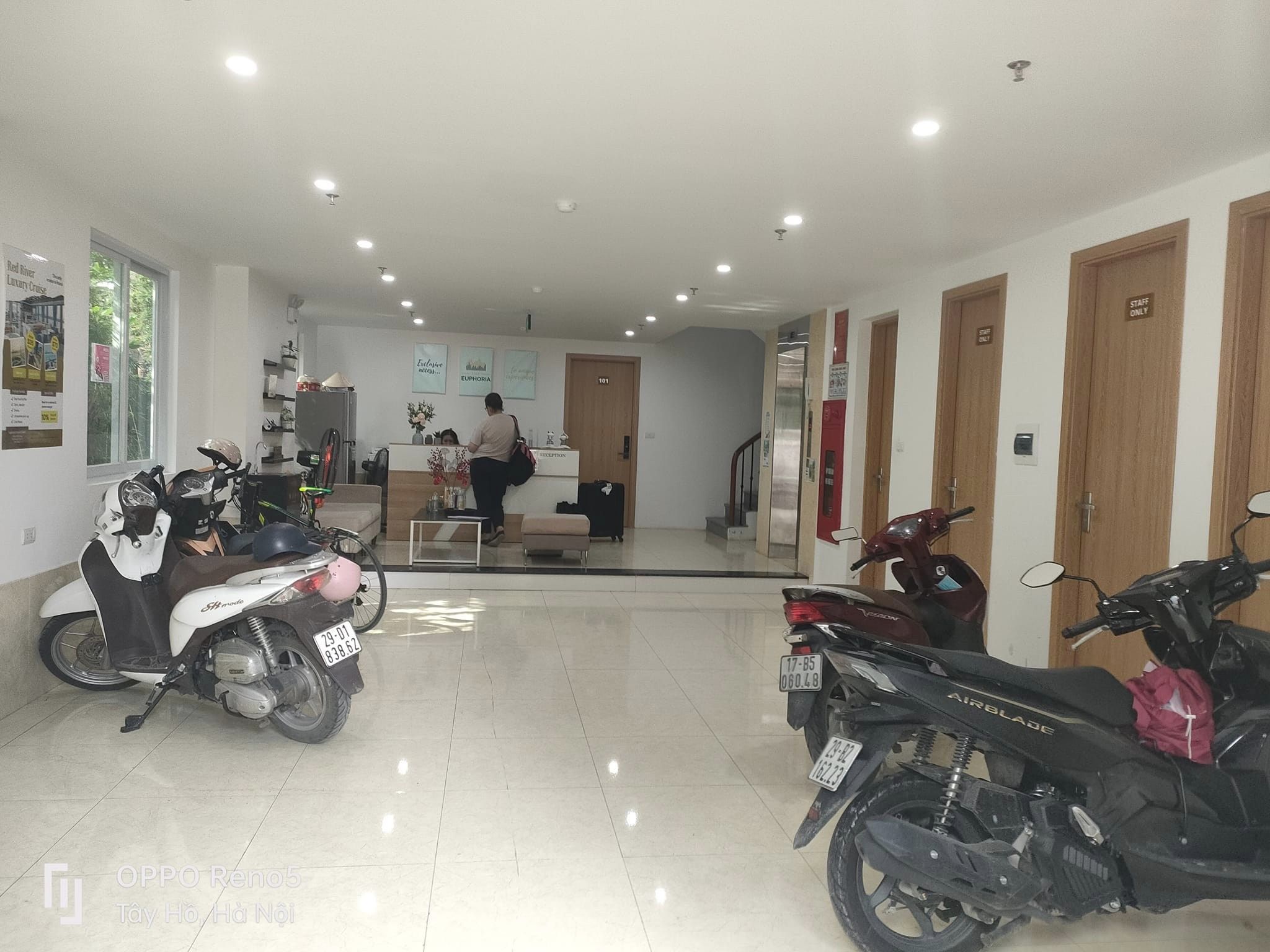 Toà Căn Hộ Mới , 8 Tầng , 160m, MT : 8m Tại Khu Phố Tây Quận Tây Hồ