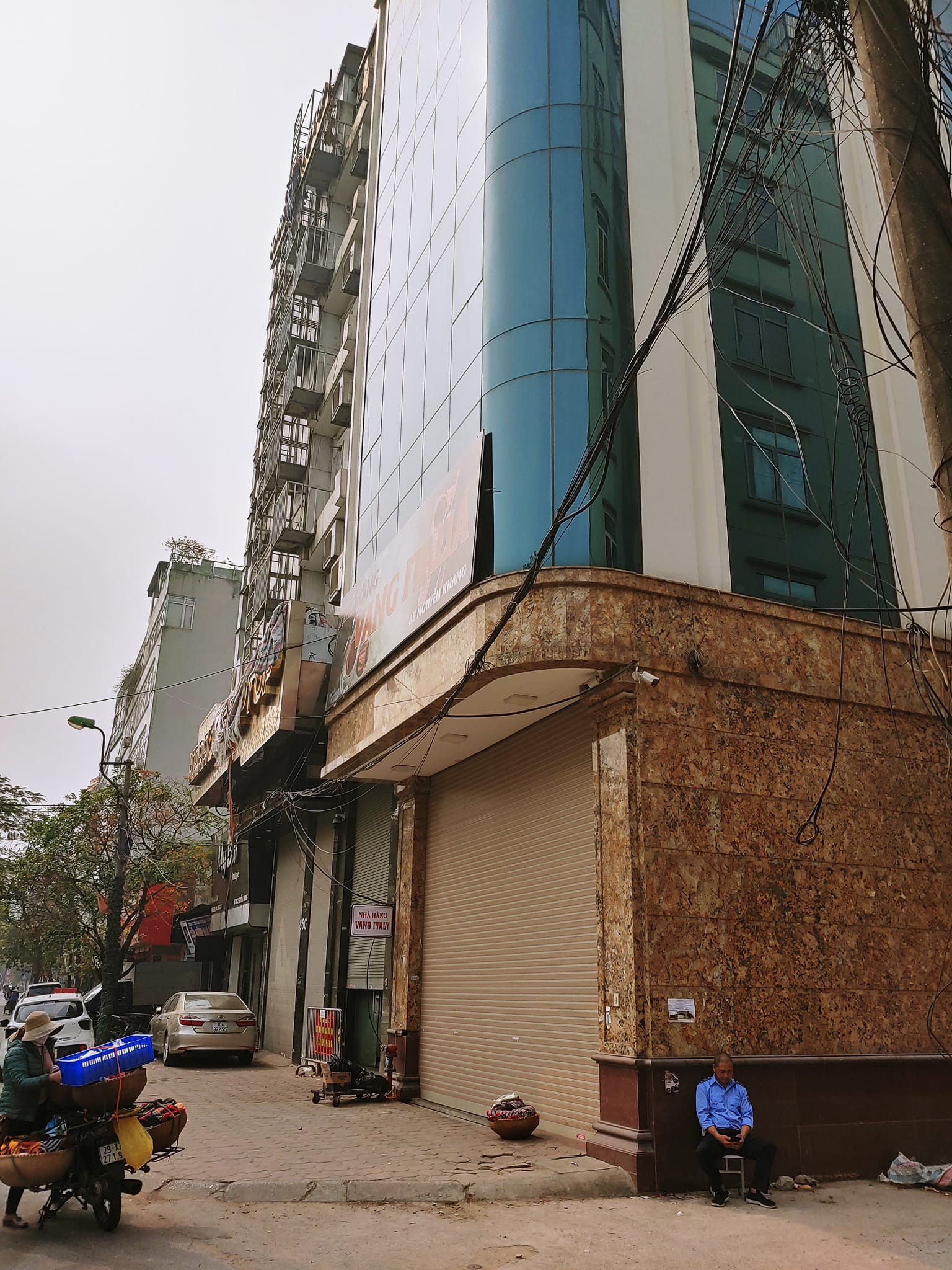 Chính Chủ Cần Bán Gấp Toà Văn Phòng Mặt Phố Quận Cầu Giấy - Lô Góc 3 Thoáng - 100m - 9 Tầng - MT : 8M - Sổ A4 - Gía 60