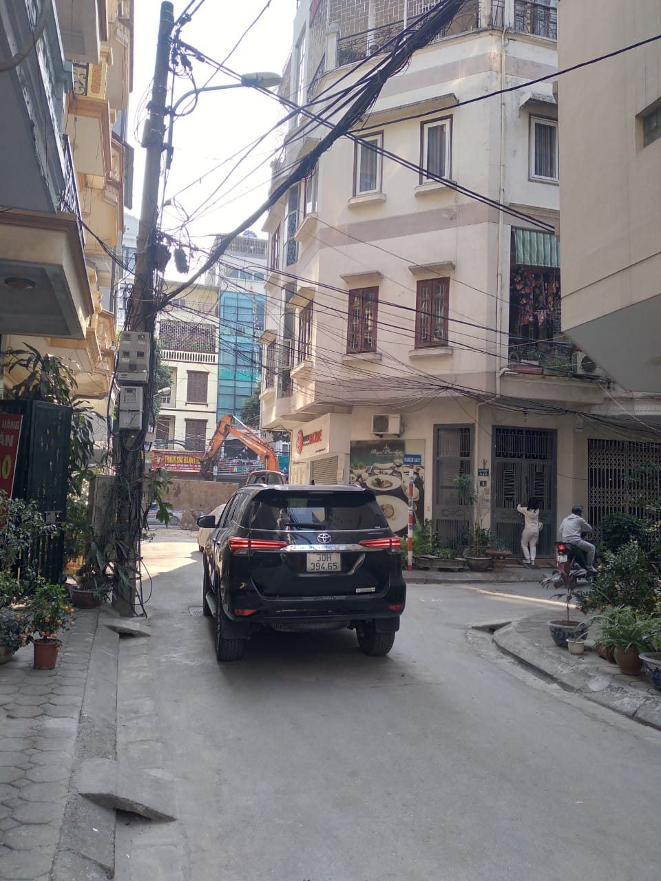 NHÀ KHU PHÂN LÔ - ĐẶNG THÙY TRÂM - PHẠM TUẤN TÀI - CẦU GIẤY - phân lô - oto tránh- chủ tự xây- HAI THOÁNG THANG MÁY .