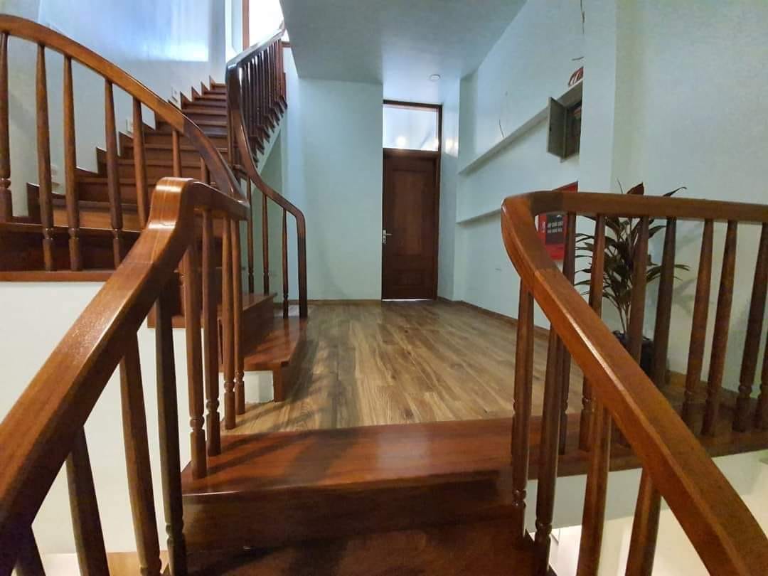 Bán nhà 65m2 phố Âu Cơ, Tây Hồ Dân xây 6 phòng Ô tô tránh 10m 7.1 Tỷ