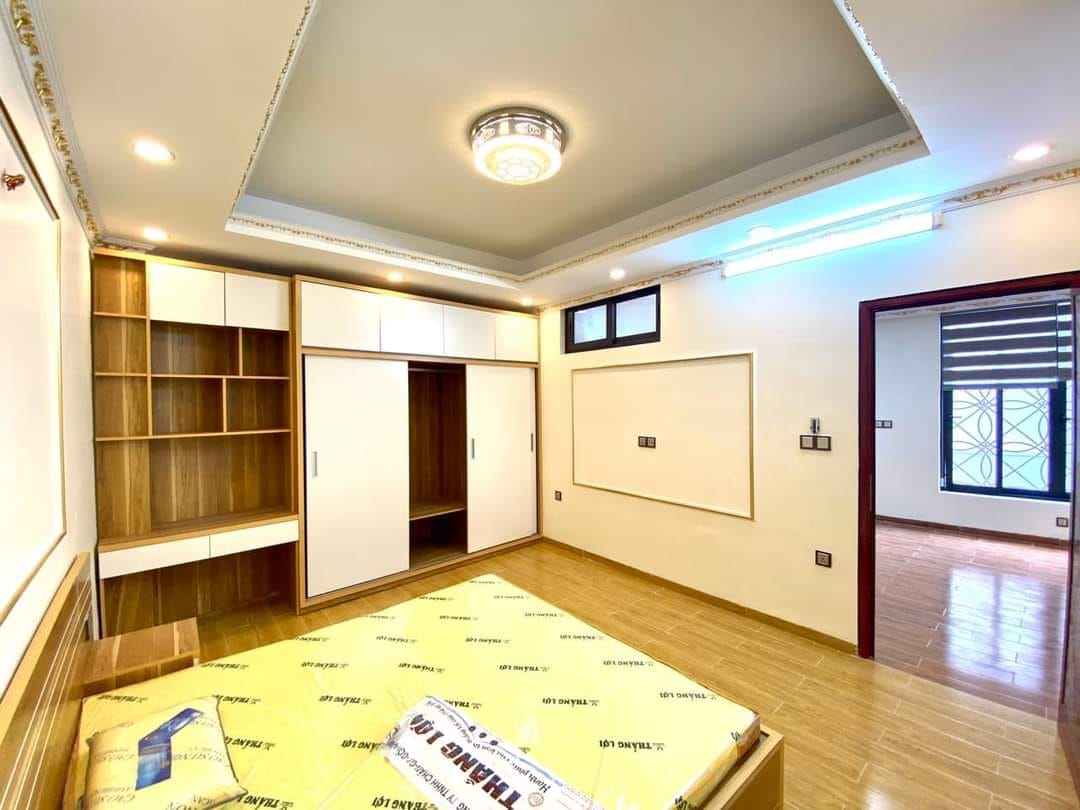 Bán nhà 169m2 phố Âu Cơ, Tây Hồ Gara Container tránh Thang máy 24 phòng ngủ Dòng tiền 1.5 tỷ/năm 16.8 Tỷ