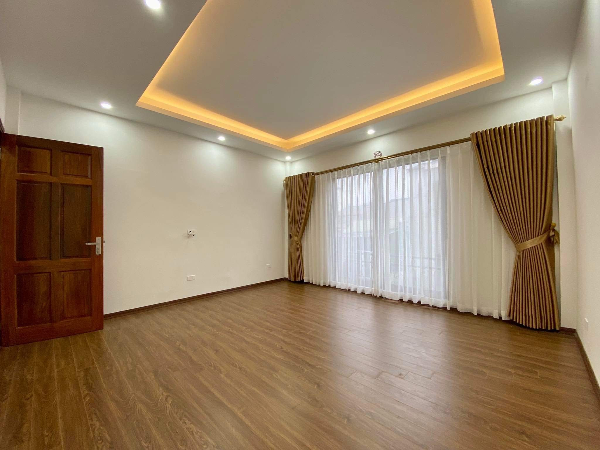 Bán căn nhà 92m2 phố Âu Cơ, Tây Hồ Chủ tự xây 12 phòng Ô tô tránh 10m 7.1 Tỷ