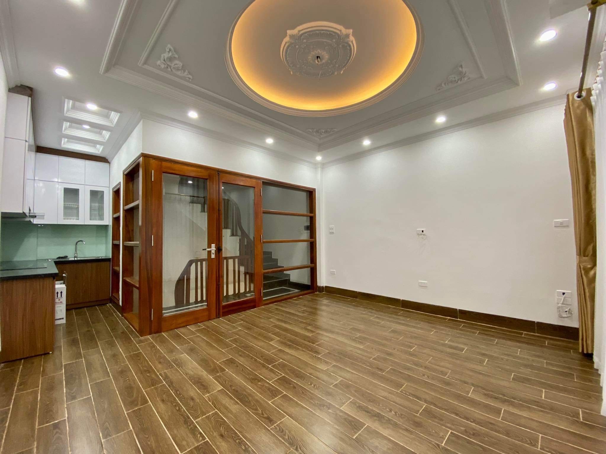 Bán căn nhà 93m2 phố Âu Cơ, Tây Hồ Chủ tự xây 12 phòng ngủ Ô tô đỗ cửa 7 Tỷ