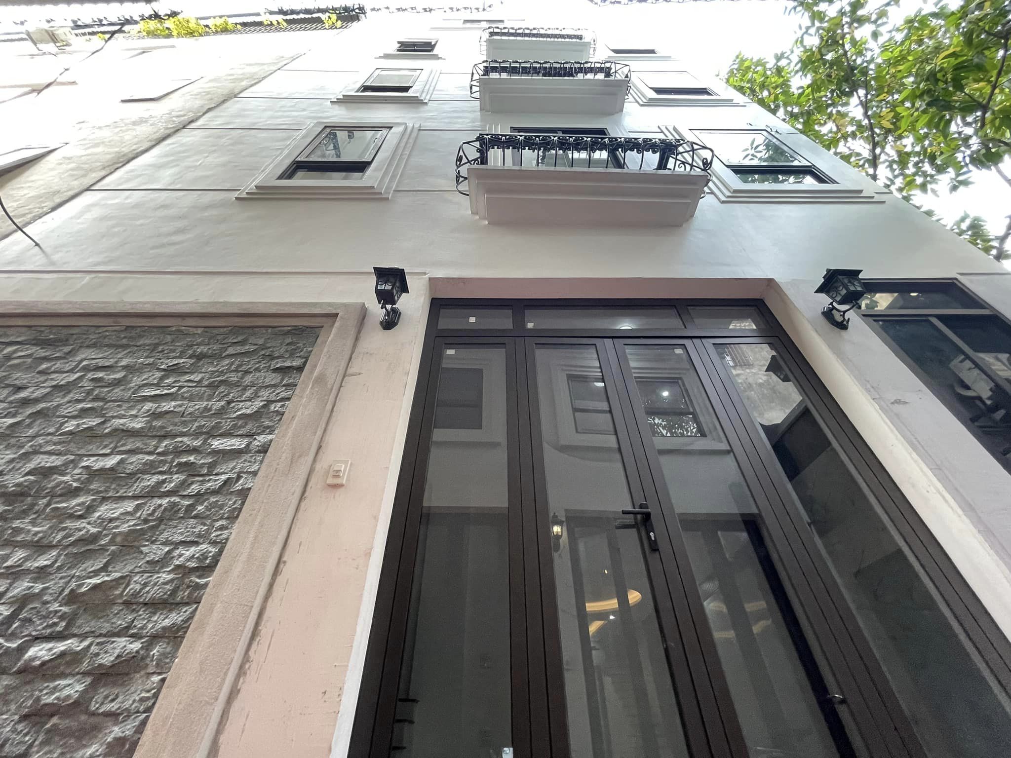 Bán Nhà Phố Tôn Thất Tùng Đống Đa 6 Tầng Xây Mới DT 35m MT Rộng 7m Ngõ Gần Phố Giá Nhỉnh 5 Tỷ