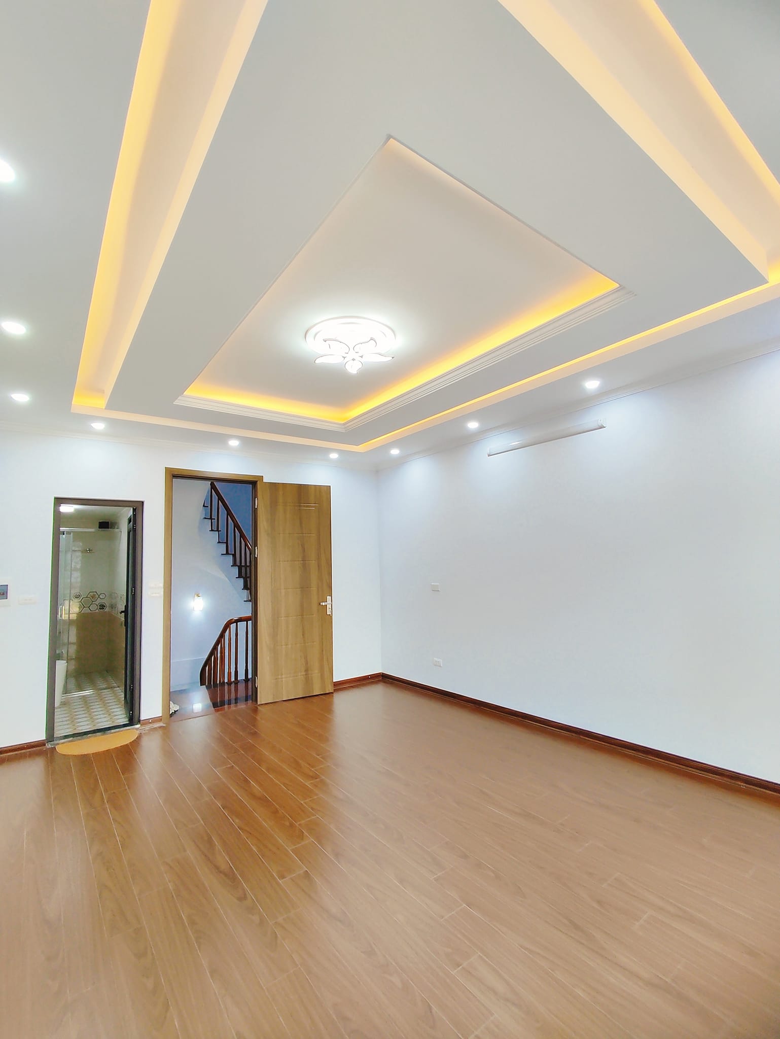 Bán căn nhà 39m2 phố Yên Phụ, Tây Hồ Dân xây 5 phòng ngủ 10m 2 Ô tô tránh 3.6 Tỷ