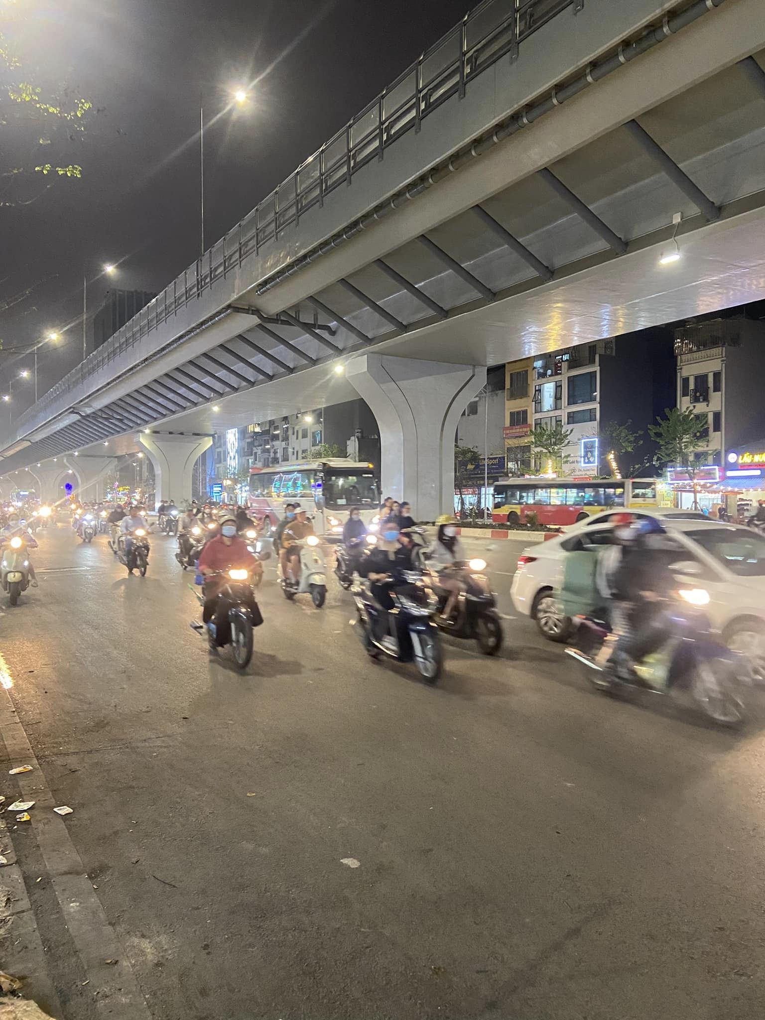 Bán nhà 200m2 mặt phố Minh Khai - 2 mặt tiền - kinh doanh cực đỉnh