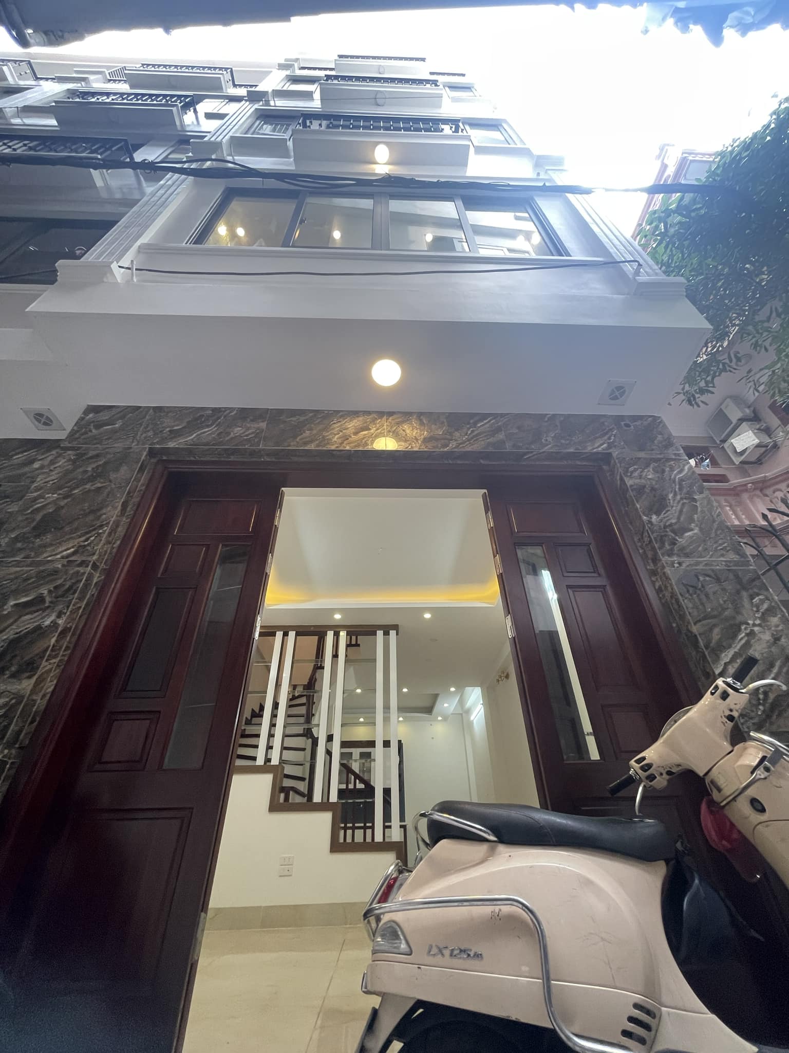 Chính Chủ Nhờ Bán Nhà Phân Lô 5 Tầng Mới Koong Phố Lạc Long Quân - Cầu Giấy - Gía : 6 tỷ