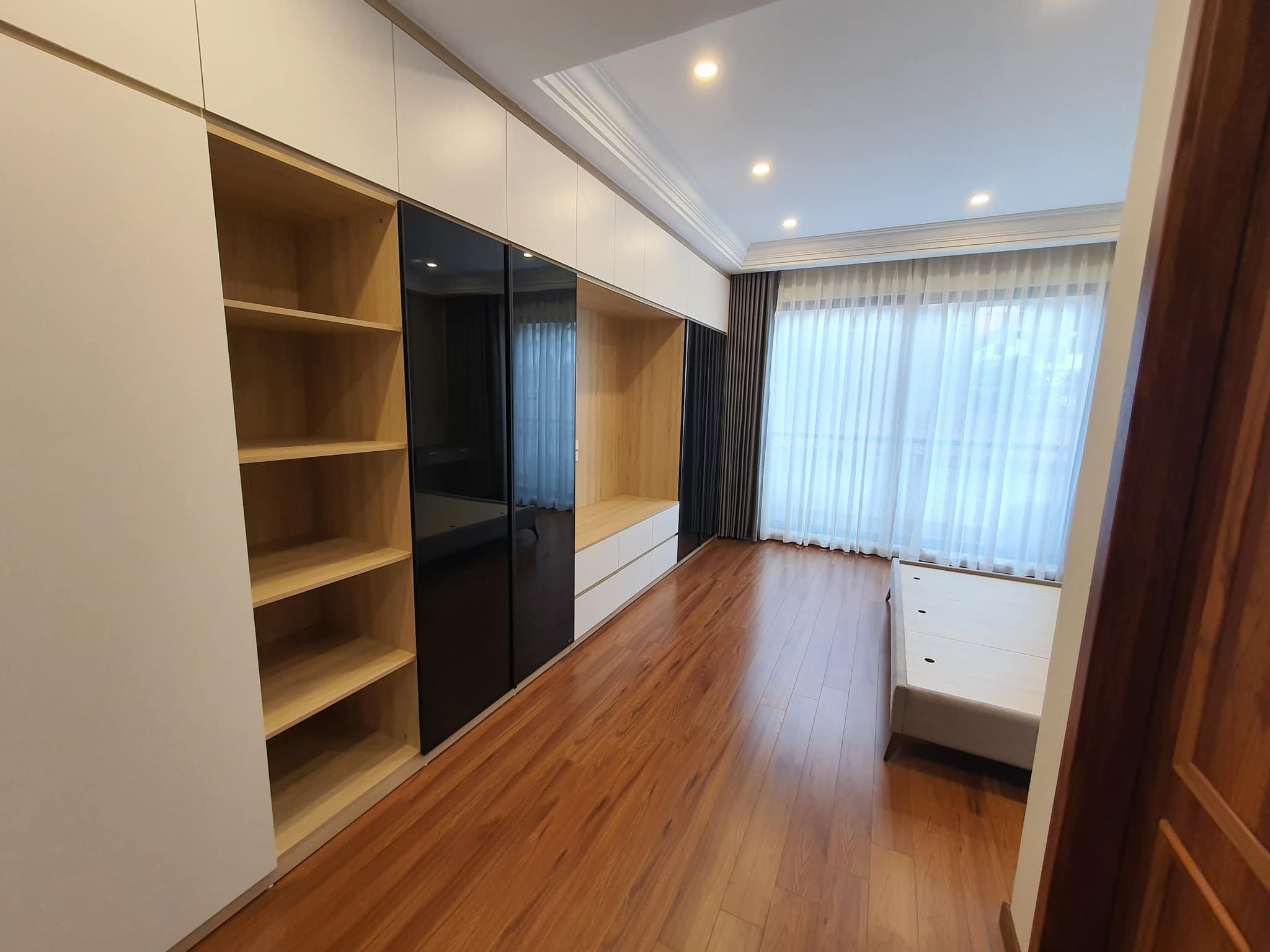 Bán căn nhà 48m2 phố Tứ Liên, Tây Hồ ngõ thông, Ô tô đỗ cửa Kinh doanh Đa dạng 5.7 Tỷ