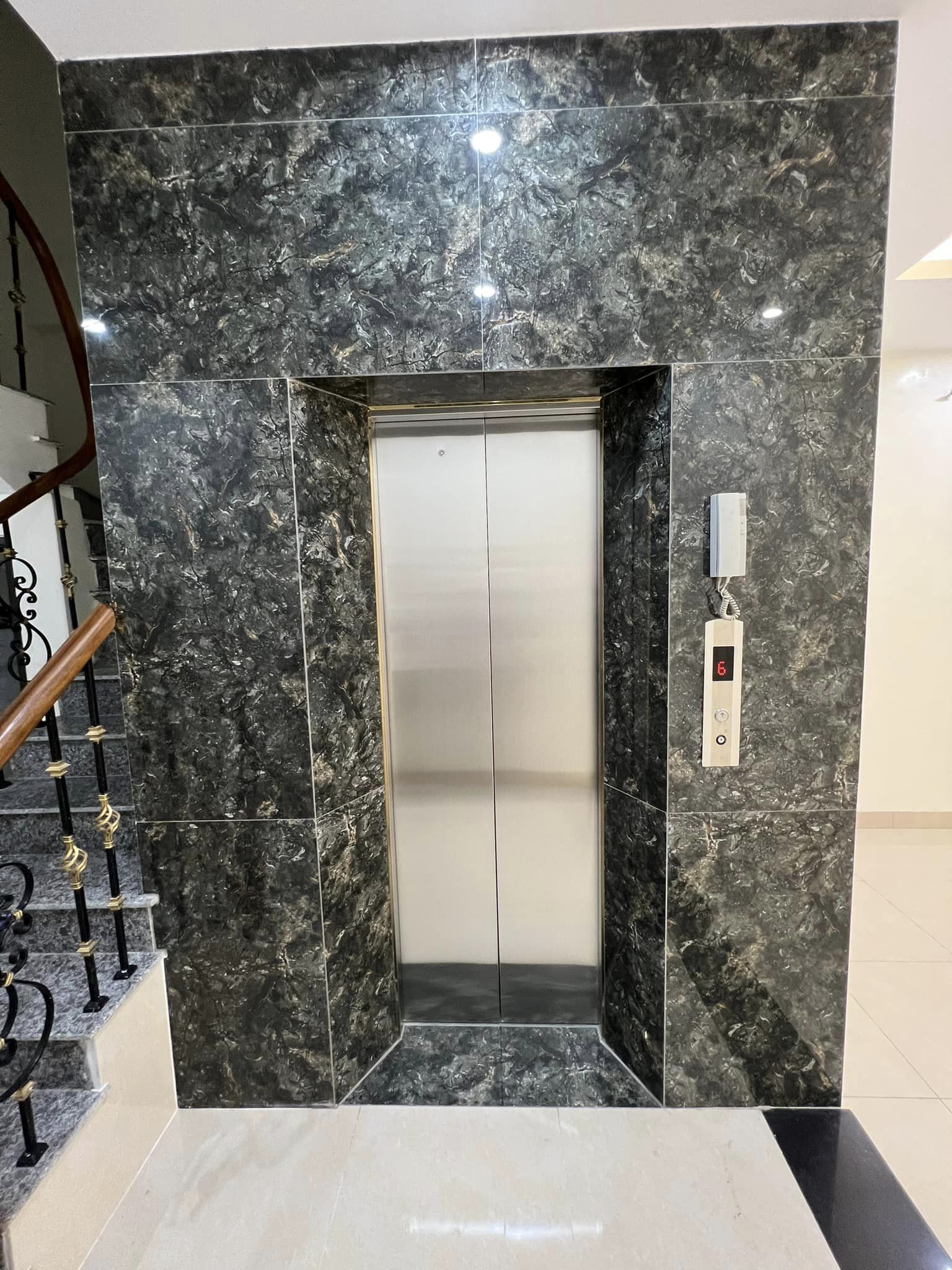 Bán nhà 69m2 Ngõ 69 Tứ Liên, Tây Hồ Thang máy Gara Ô tô Kinh doanh 13.2 Tỷ