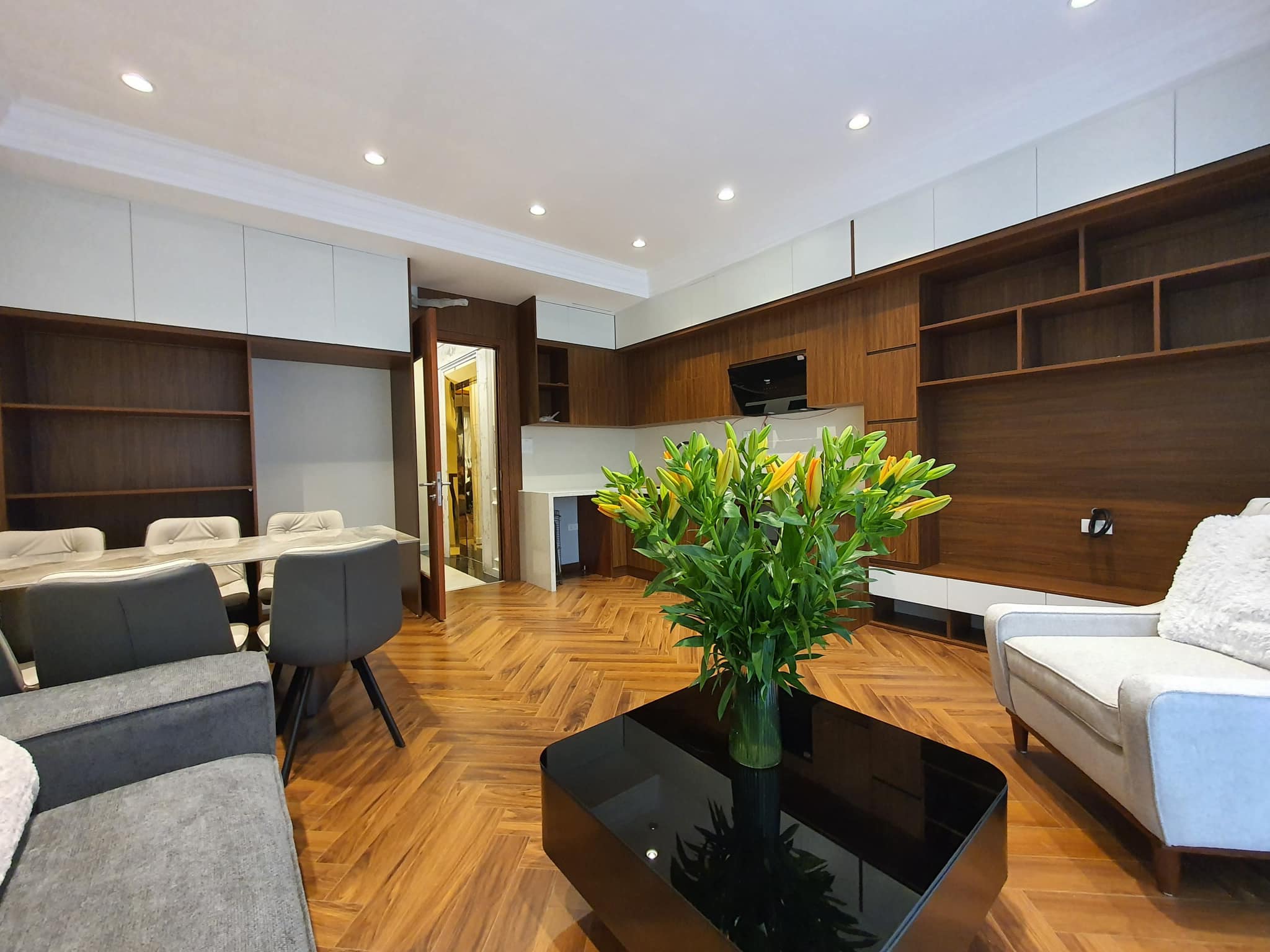 Bán căn nhà 46m2 phố Âu Cơ, Tây Hồ 2 mặt Ô tô đỗ cửa Kinh doanh Tốt 5.4 Tỷ