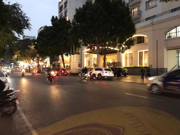 MẶT PHỐ - TRUNG TÂM HOÀN KIẾM - KHÁCH SẠN 10 TẦNG THANG MÁY - 25 PHÒNG - SỔ ĐÃ HOÀN CÔNG - VIEW HILTON GARDEN.