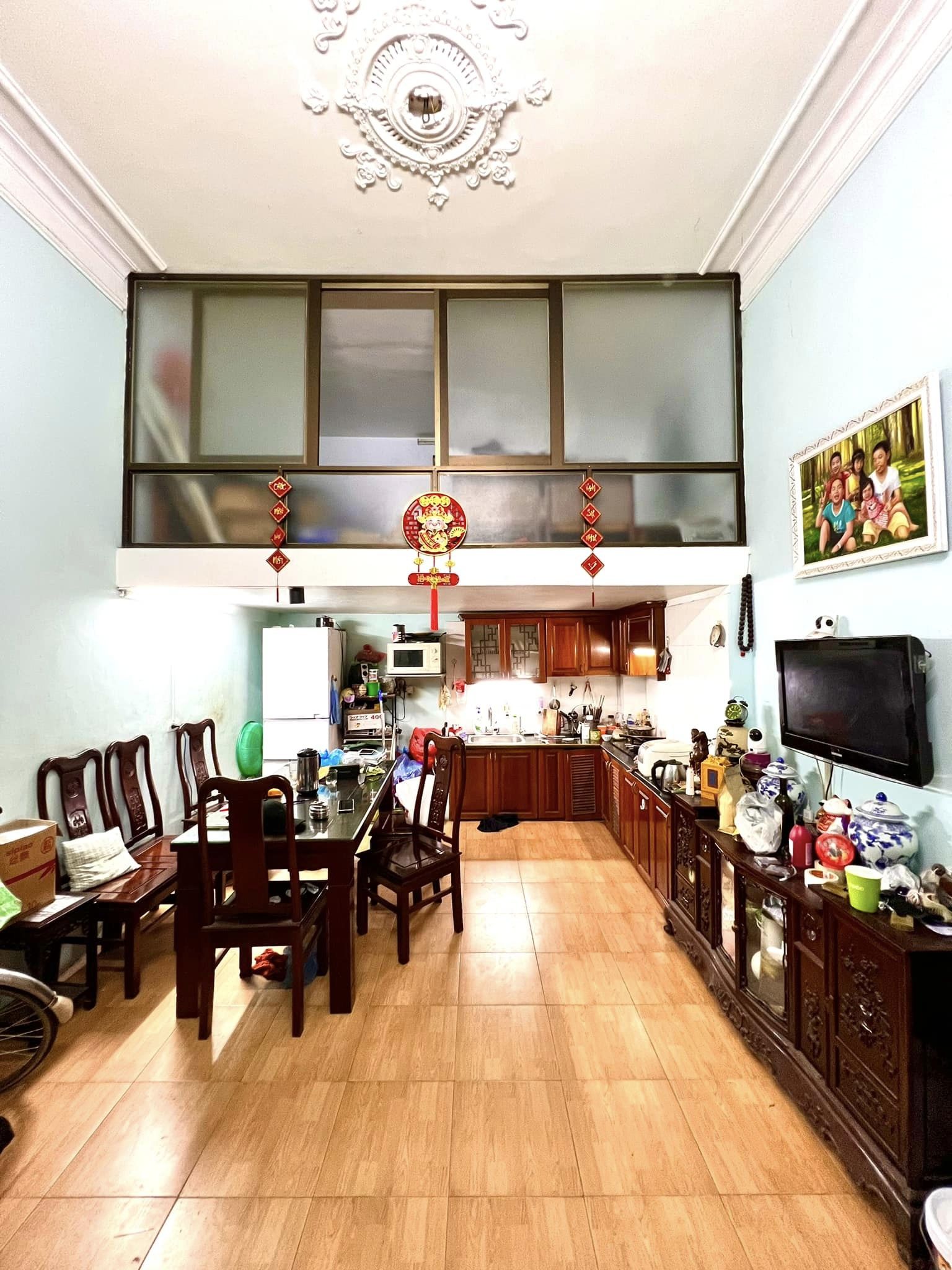 Bán nhà Giáp Bát Hoàng Mai gần ô tô tránh Giá 4.1 tỷ +DT: 37m2