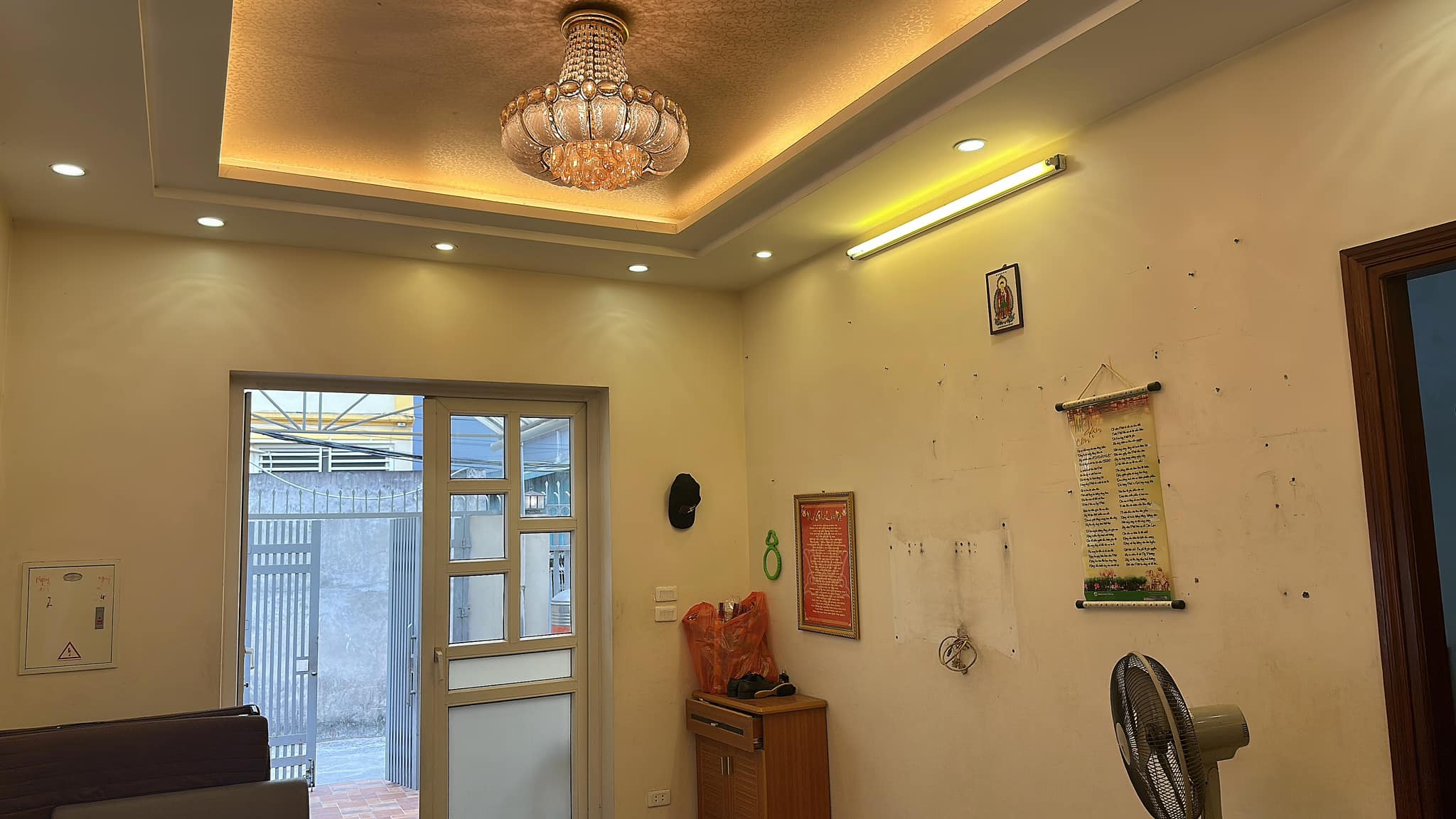 Bán ngôi nhà 85m2 phố Âu Cơ, Tây Hồ Chủ tự xây 6 phòng ngủ Ngõ Ô tô tránh 10m 6.6 Tỷ