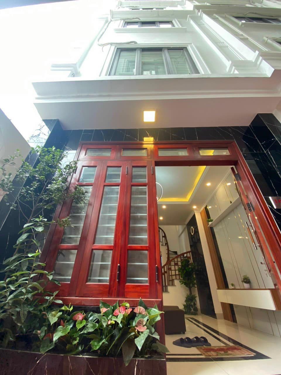 BÁN NHÀ BỒ ĐỀ,OTO ĐỖ CỔNG,NGÕ THÔNG,5 TẦNG,ĐẦY ĐỦ NỘI THẤT XỊN ĐẸP,NHỈNH 4 TỶ