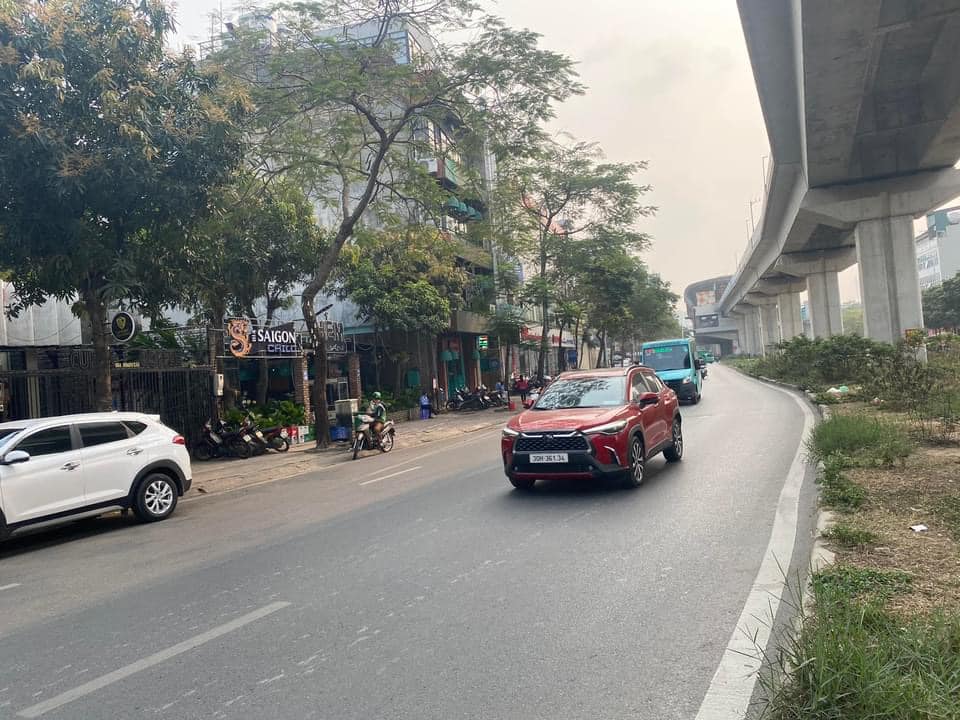 Bán Nhà Mặt Phố Hoàng Cầu, Trung Tâm Quận Đống Đa, 239m x 3.5T, Mt 8.2m, Giá 90 tỷ.