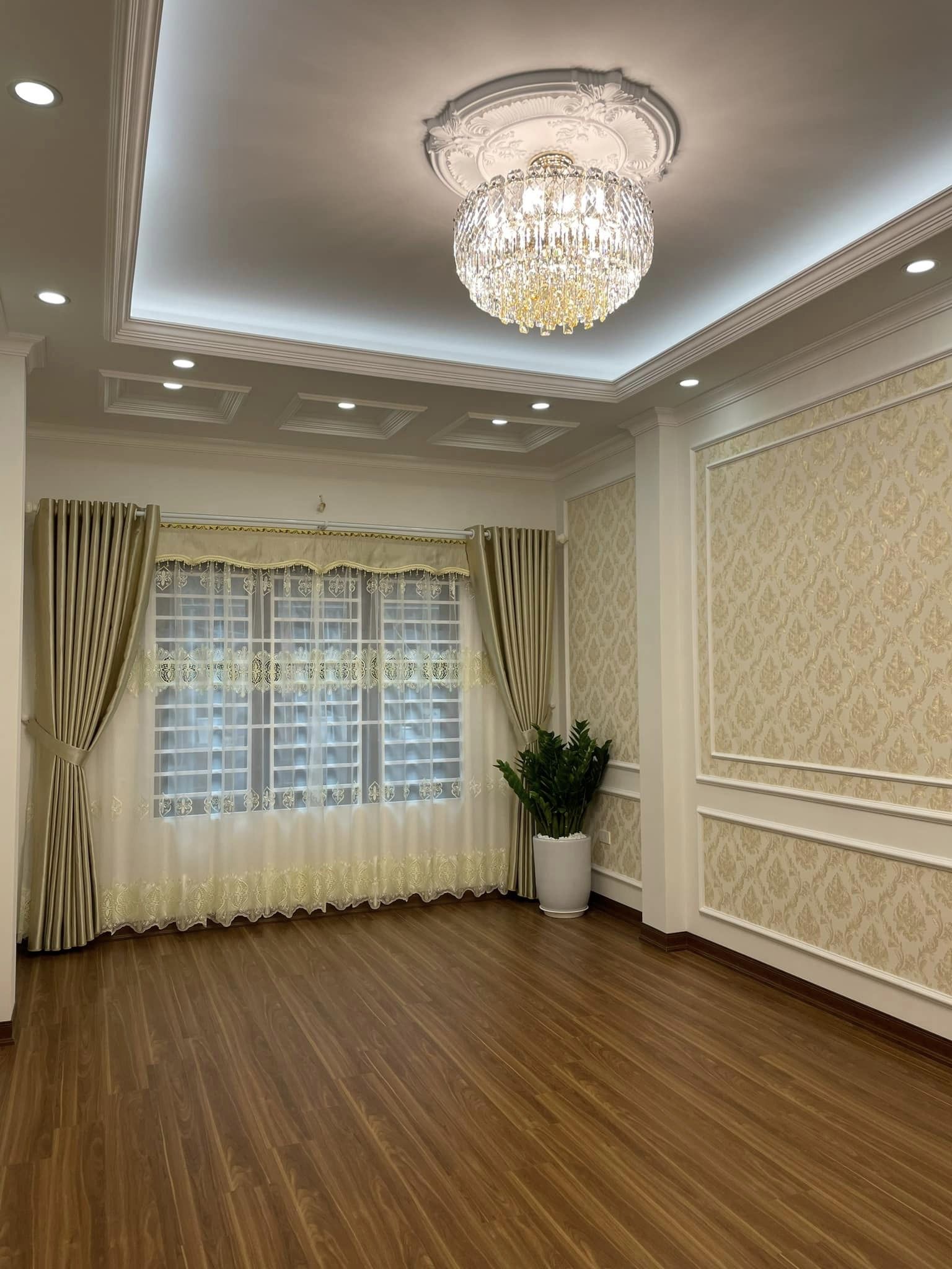 Bán nhà phố Nghĩa Tân, Quận Cầu Giấy kinh doanh, thang máy, ô tô tránh 60m, 5 tầng 12.5 tỷ.