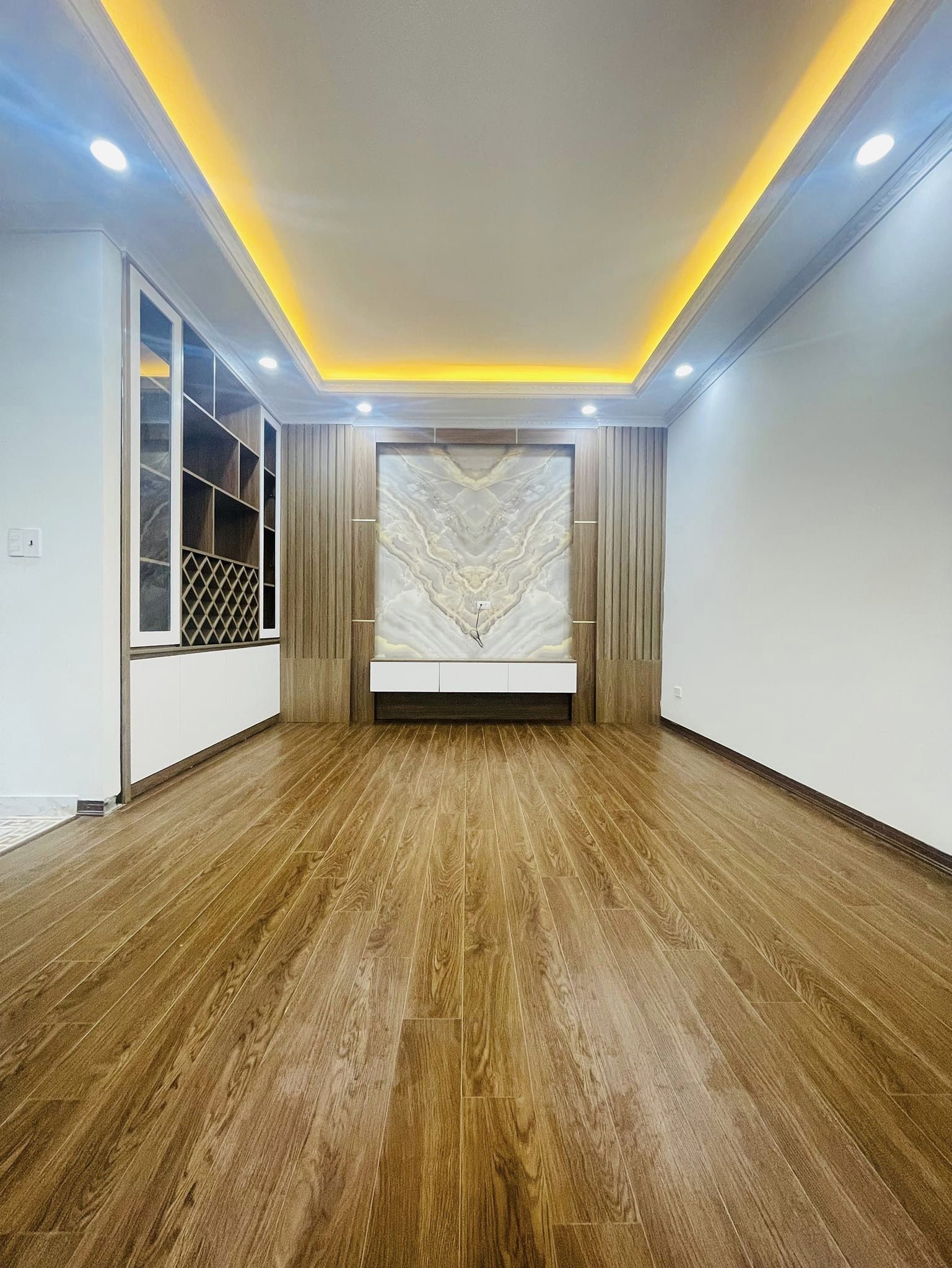 Ngõ 84 Ngọc Khánh, Ô TÔ Đỗ Cách Nhà 20m - 39m2 - 6 Tầng Thang Máy - Dân Cư Đẳng Cấp