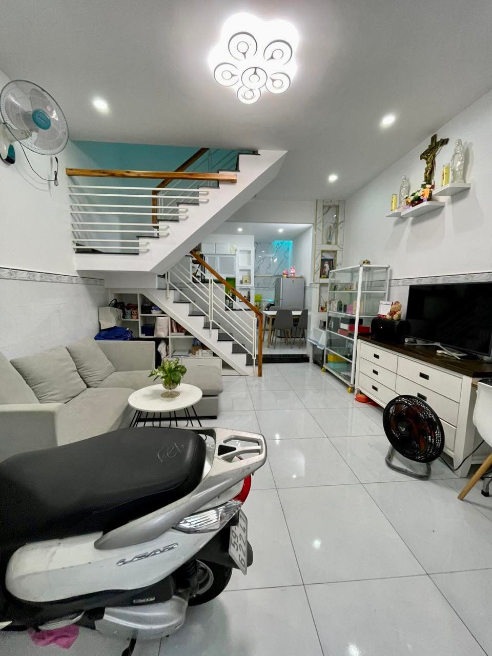 Bán nhà Phạm Văn Bạch, Tân Bình -2 Tầng42m2 chỉ 3.95 tỷ TL