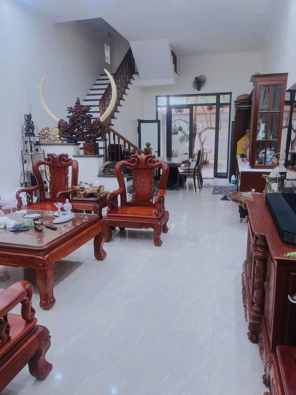 Bán Nhà Nguyễn Ngọc Vũ Cầu Giấy, Oto 2 Thoáng Sát Phố, 81m Mt 4.5m 10.7tỷ