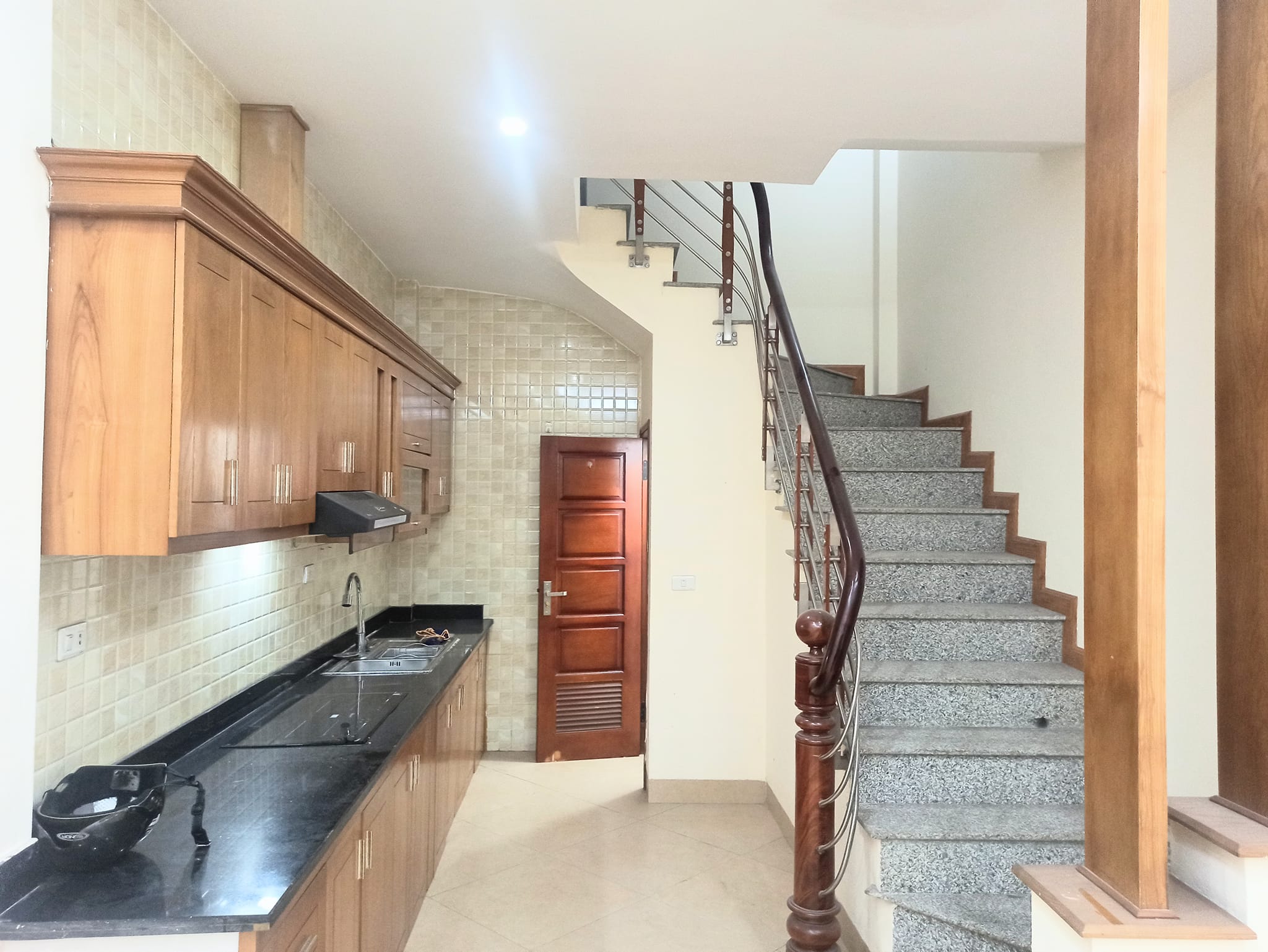 + Bán nhà oto đổ cổng - Ngọc Thụy- Long Biên , thoáng mát,37 m2 - 3.5tỷ