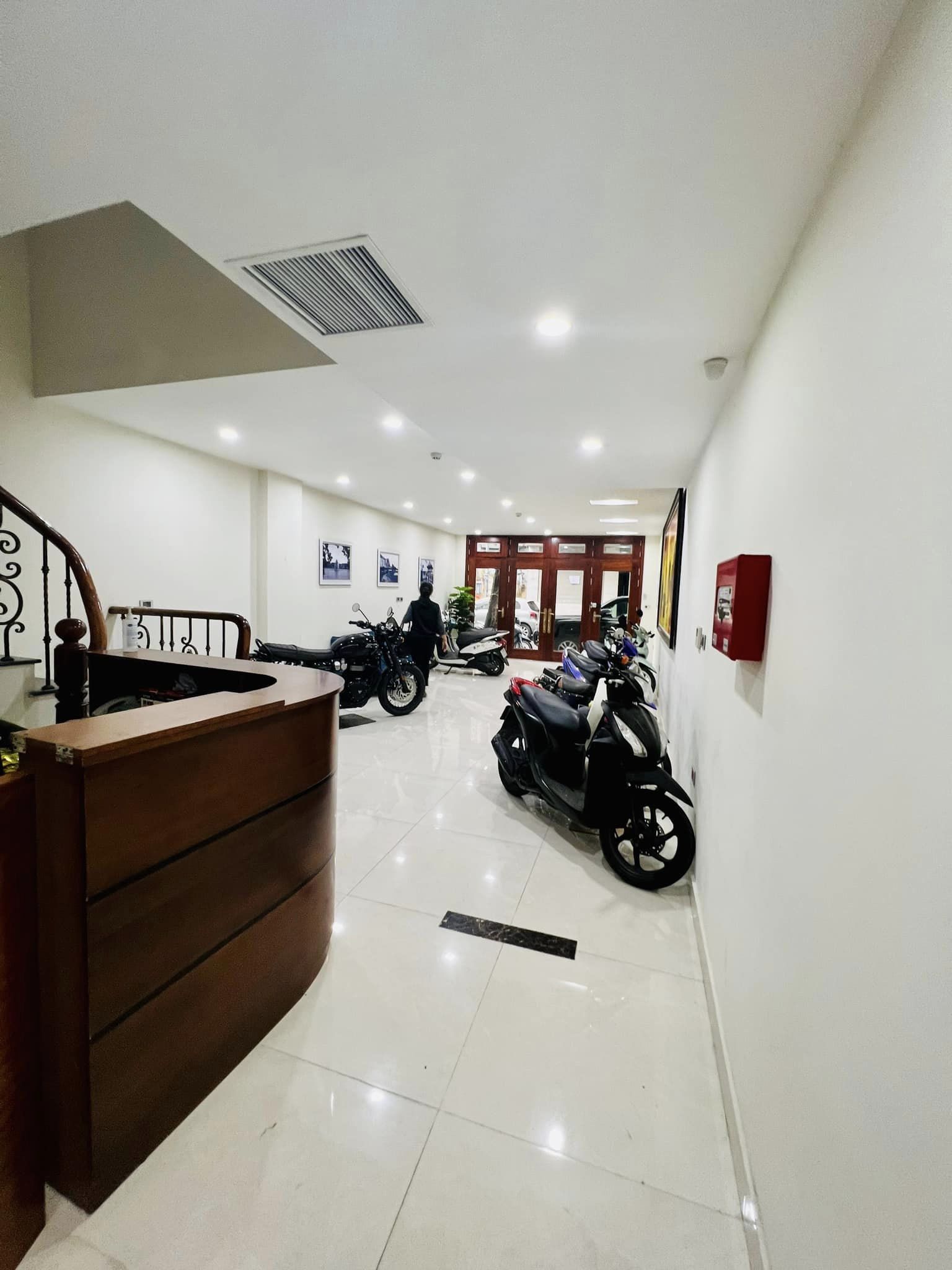 BÁN NHÀ MẶT PHỐ CỔ BA ĐÌNH, 8 TẦNG THANG MÁY, GẦN HỒ TÂY, KINH DOANH.