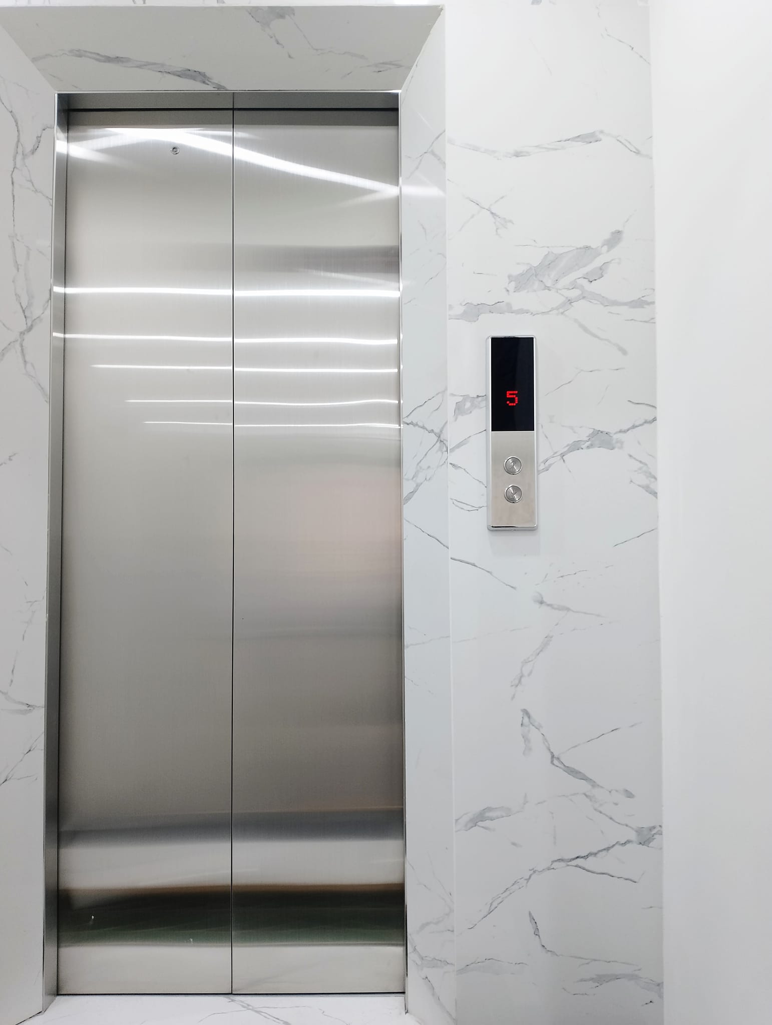 ĐẲNG CẤP. PHÂN LÔ THANH XUÂN, THANG MÁY, HAI MẶT THOÁNG, Ô TÔ VÀO NHÀ. FULL NỘI THẤT. DT 41N*6T*MT 3.9M.