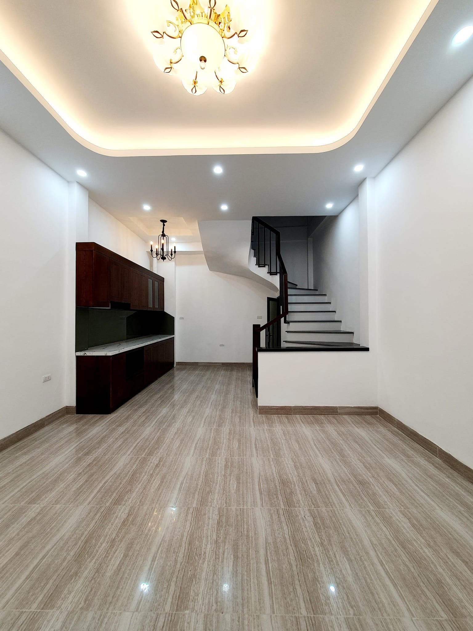 Bán nhà Giáp Bát, 32mx 5T - LÔ GÓC - NHÀ ĐẸP Ở LUÔN