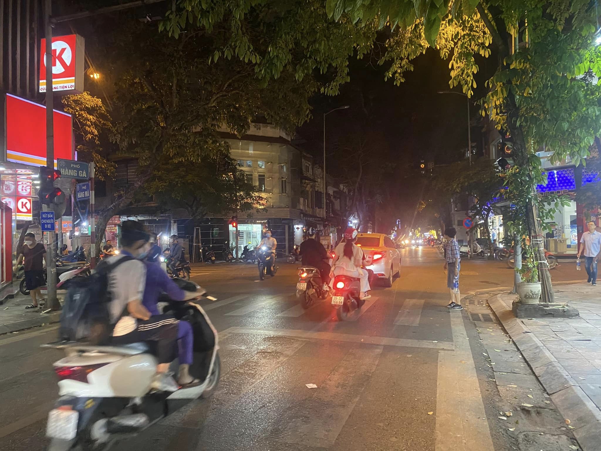 SIÊU PHẨM MẶT PHỐ CỔ HÀNG GÀ - PHỐ HÓT KINH DOANH ĐỈNH - SỔ ĐẸP - GIÁ CỰC ĐẸP.